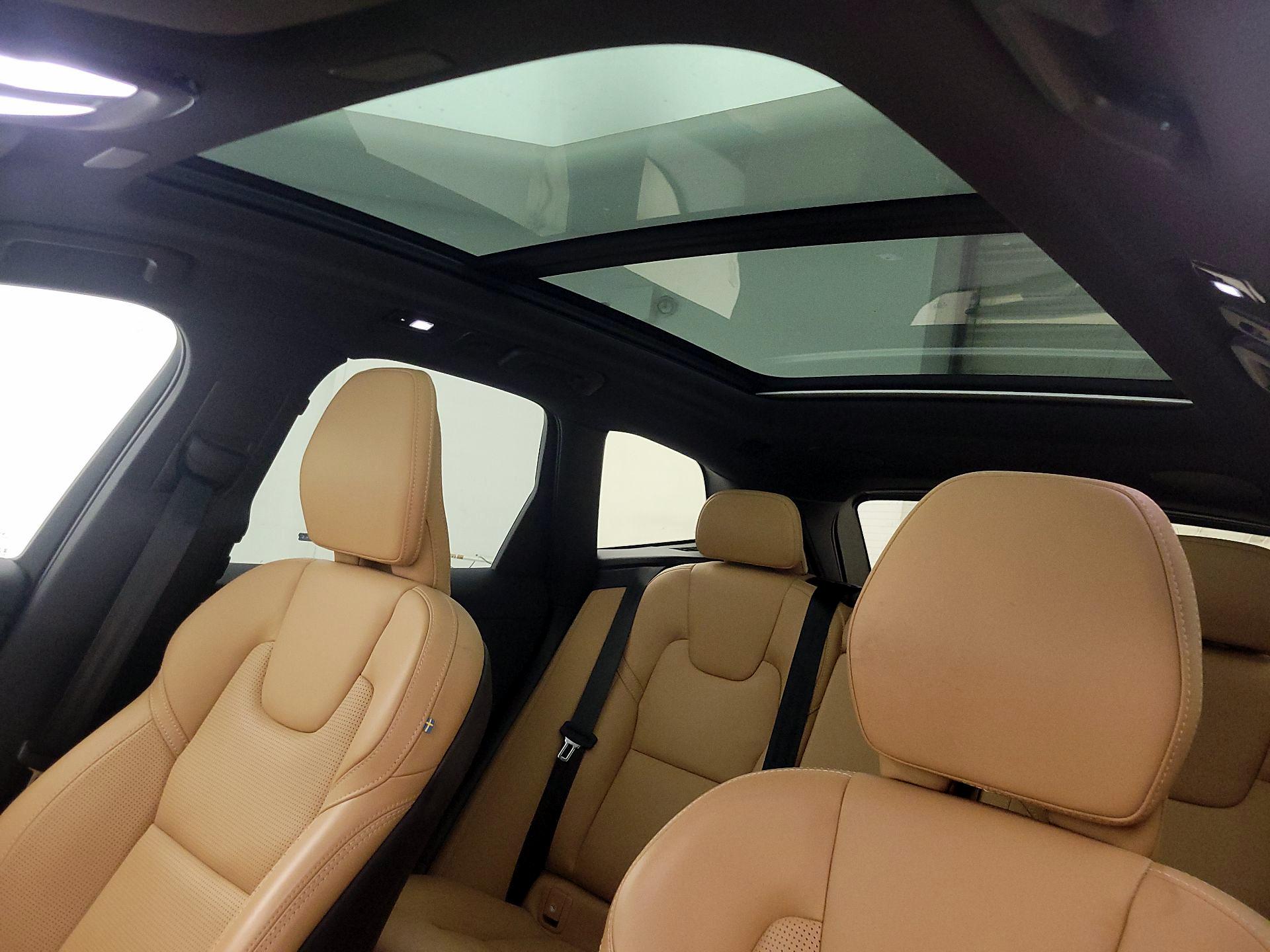 Thumbnail: 2023 Volvo XC60 - 20