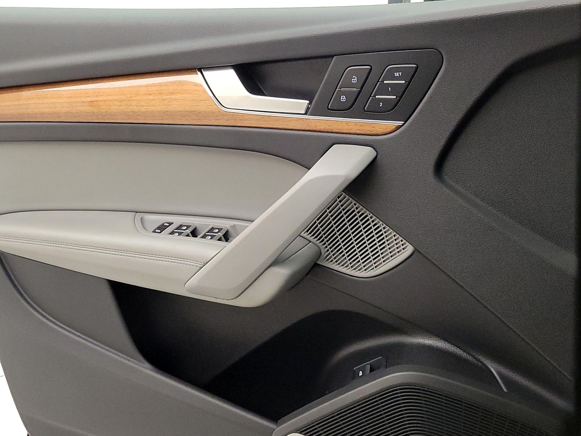 Thumbnail: 2023 Audi Q5 - 12