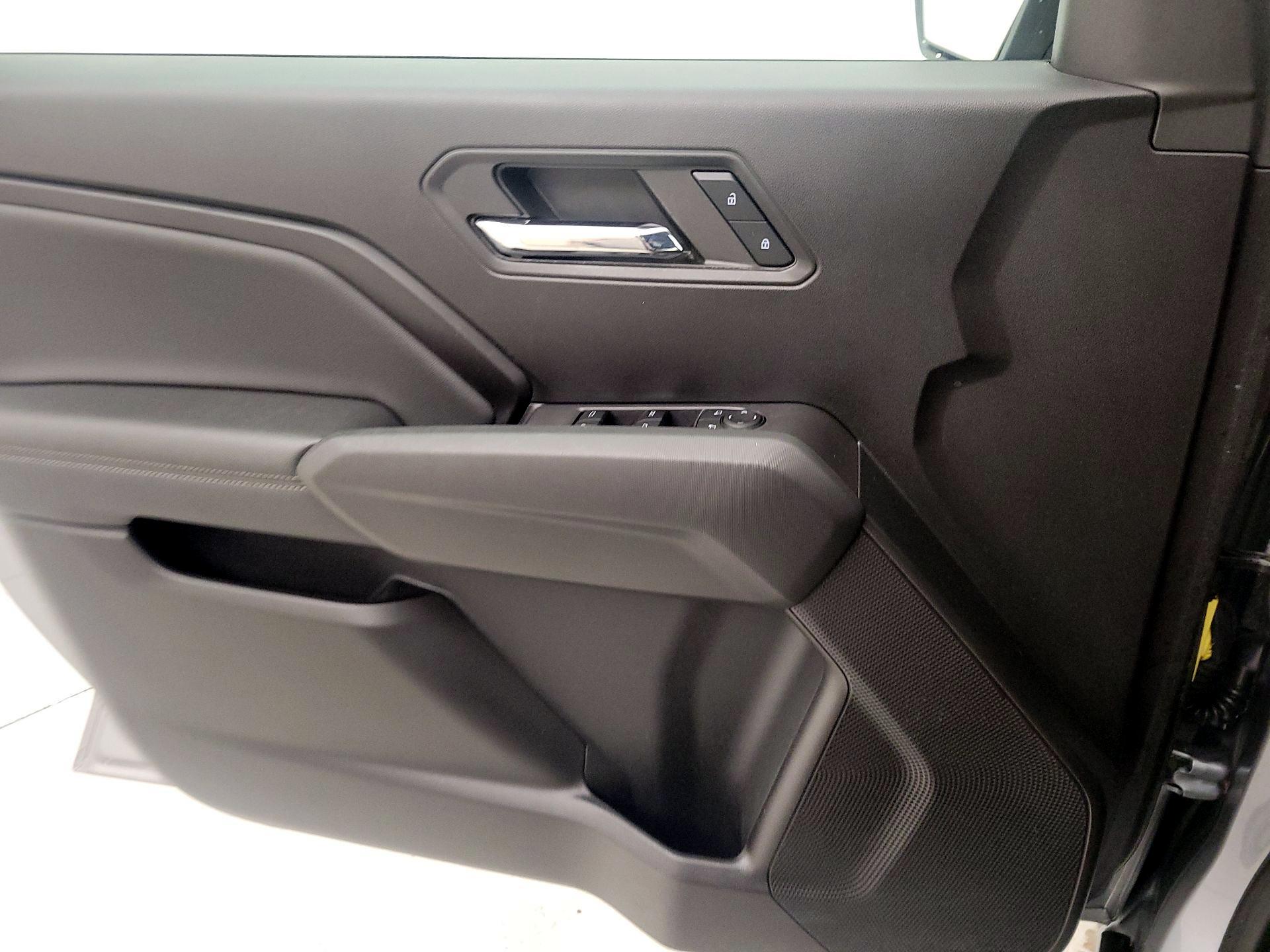 Thumbnail: 2023 Chevrolet Colorado - 12