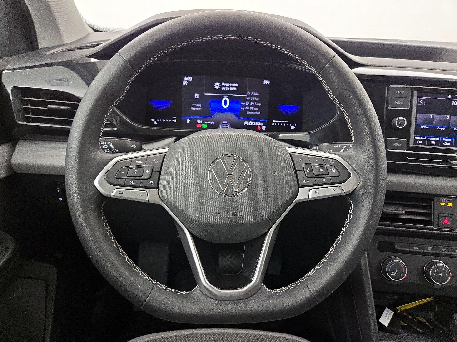 Thumbnail: 2022 Volkswagen Taos - 10