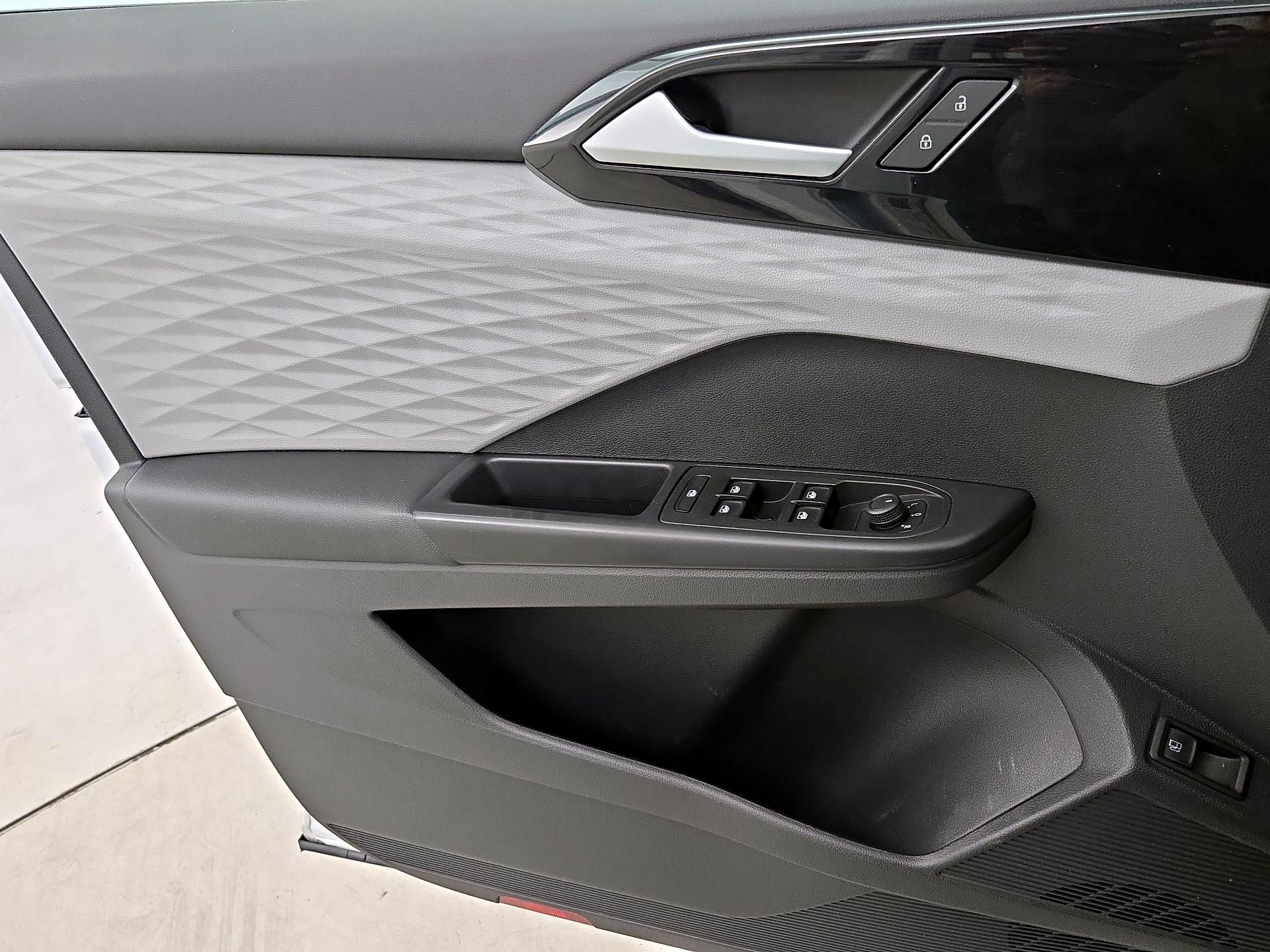 Thumbnail: 2022 Volkswagen Taos - 12