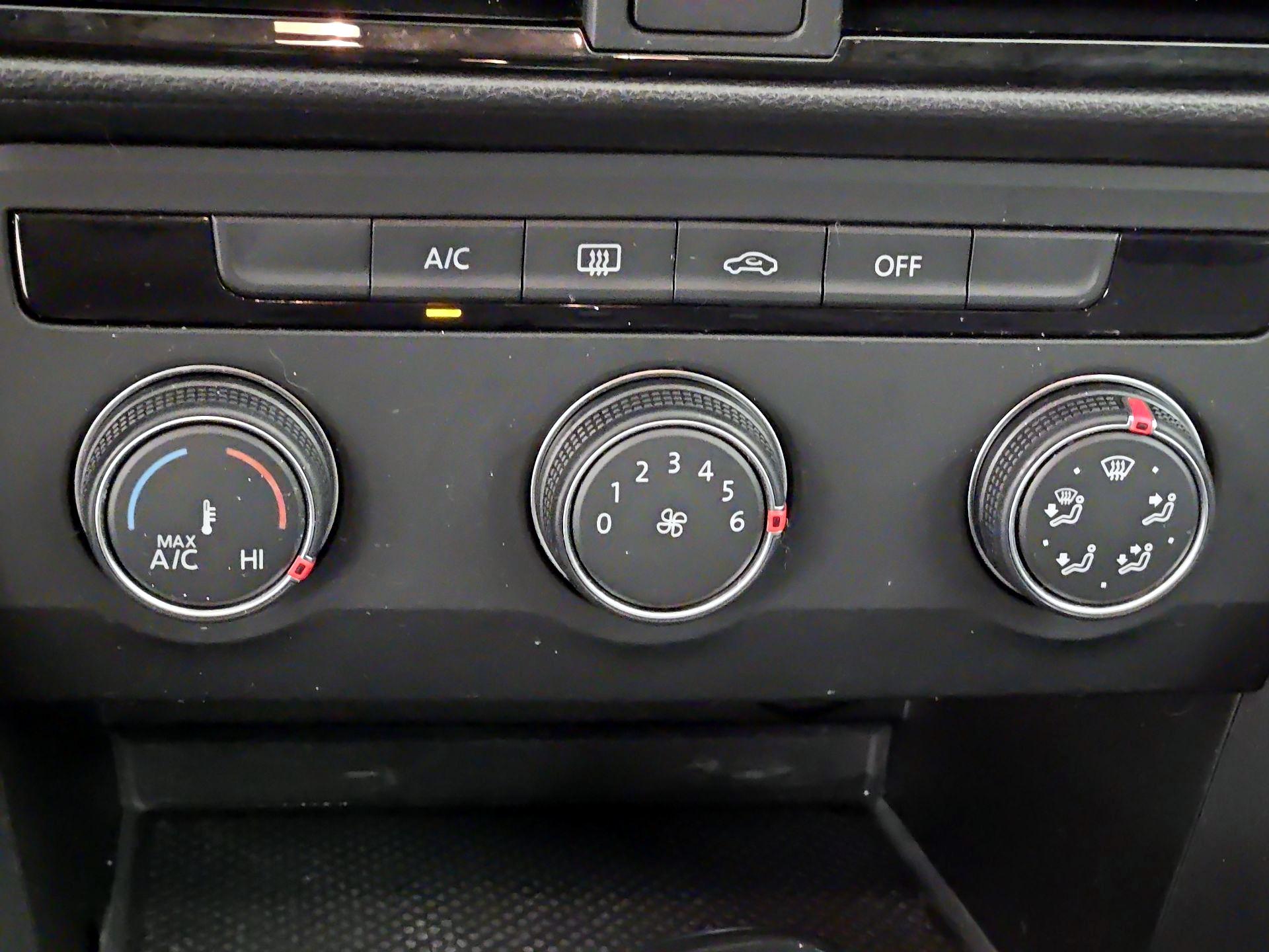 Thumbnail: 2022 Volkswagen Taos - 16