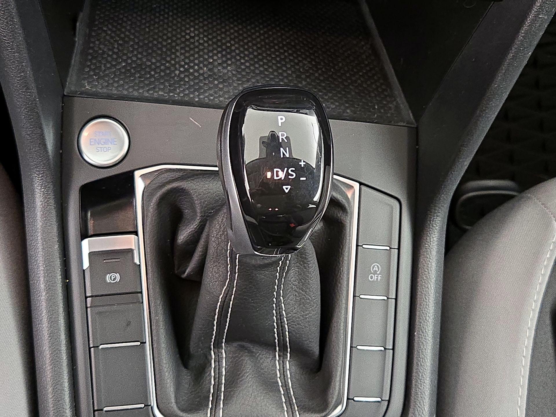 Thumbnail: 2022 Volkswagen Taos - 17