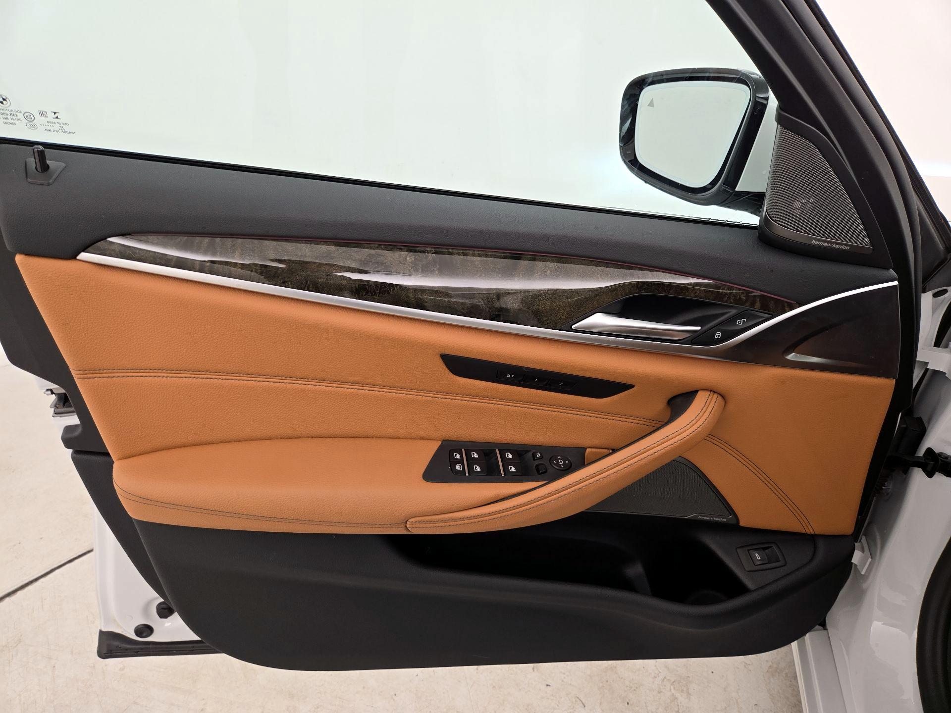 Thumbnail: 2021 BMW 5 Series - 12