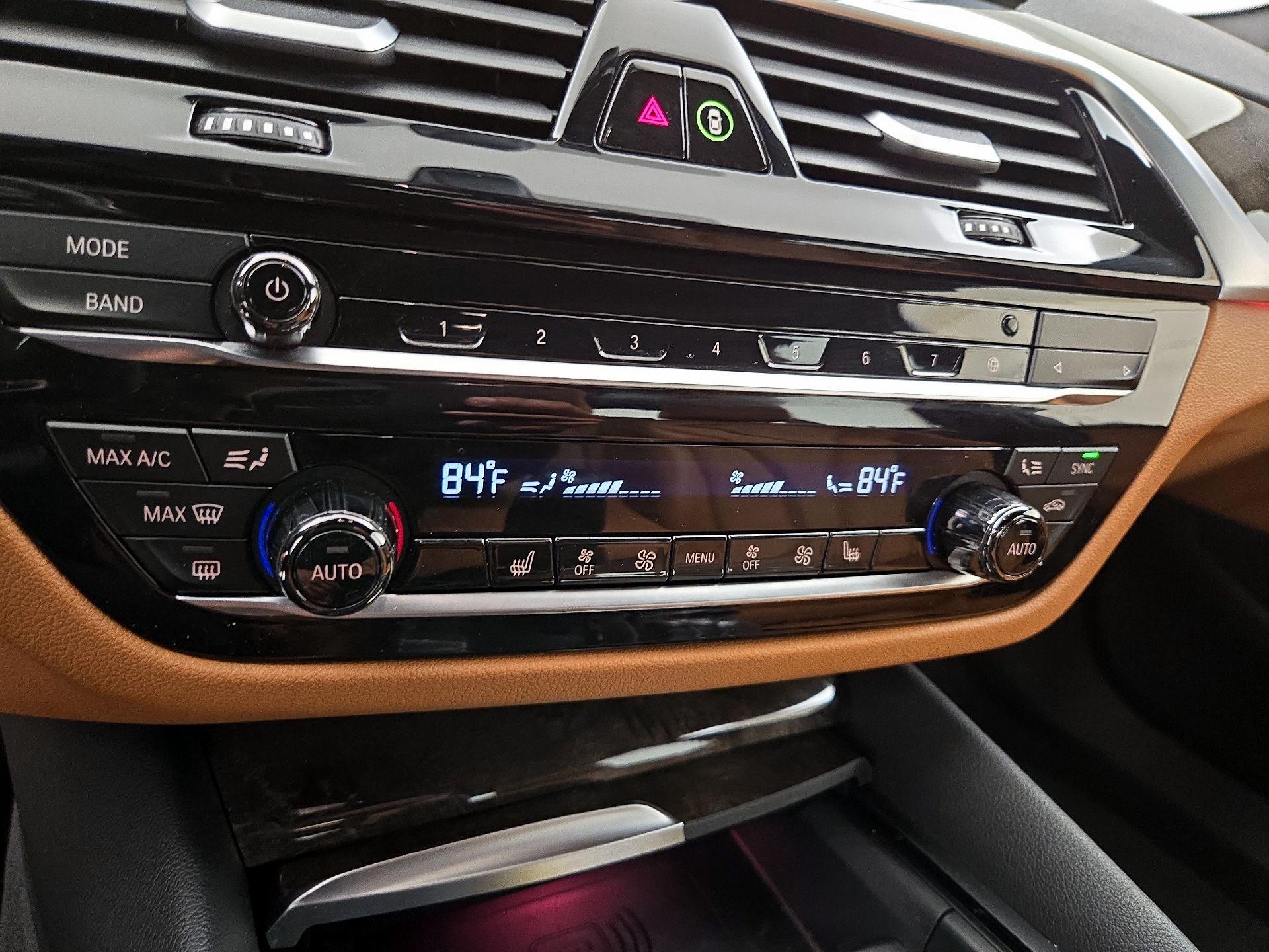 Thumbnail: 2021 BMW 5 Series - 17