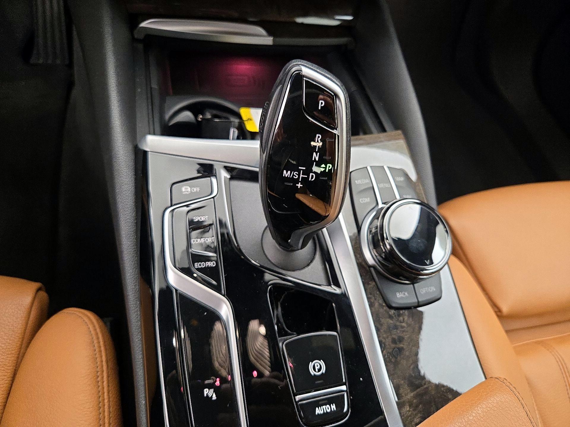 Thumbnail: 2021 BMW 5 Series - 18