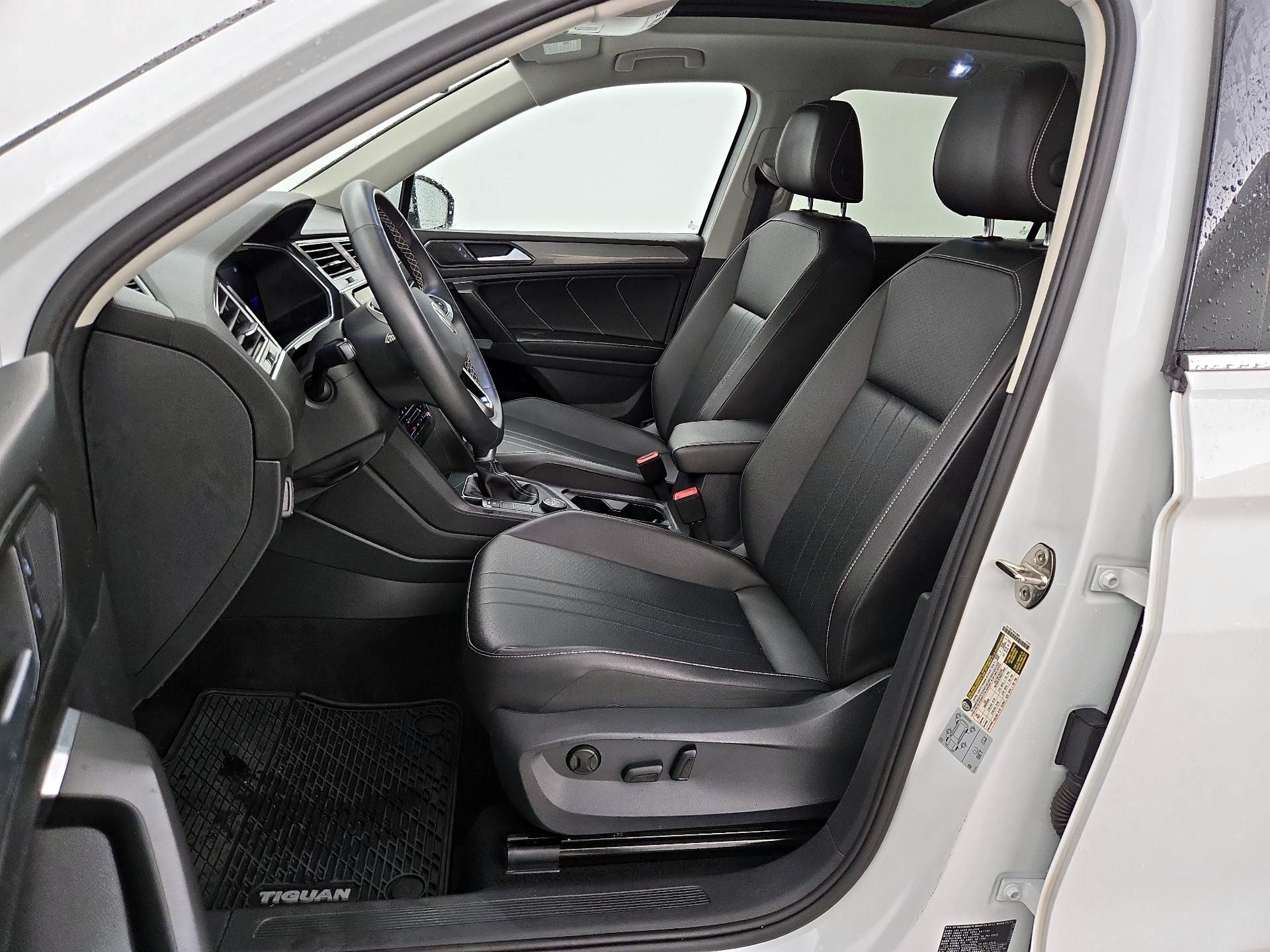 Thumbnail: 2022 Volkswagen Tiguan - 11