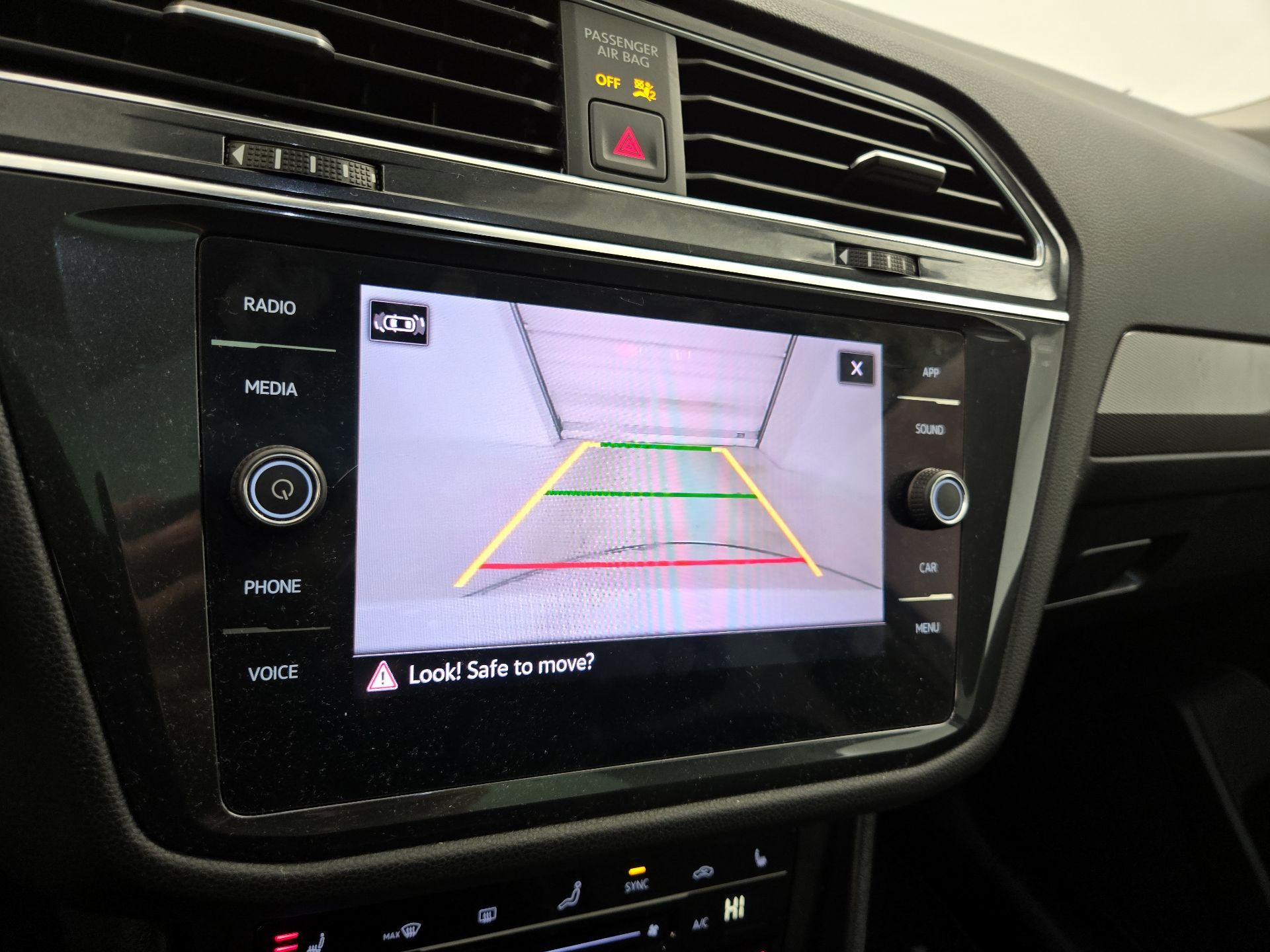 Thumbnail: 2022 Volkswagen Tiguan - 14