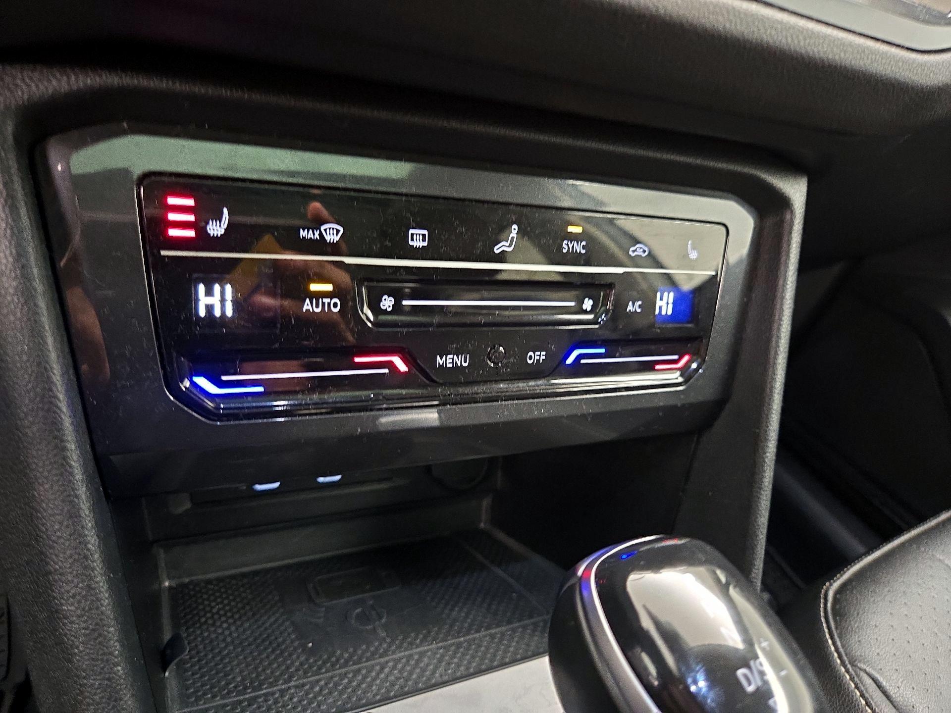 Thumbnail: 2022 Volkswagen Tiguan - 16