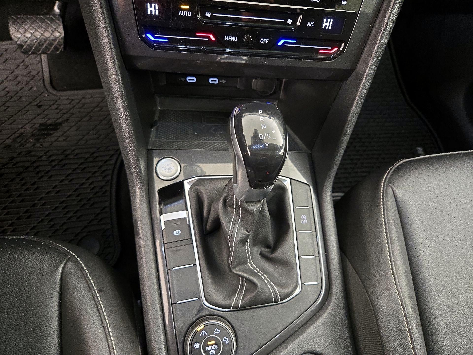 Thumbnail: 2022 Volkswagen Tiguan - 17