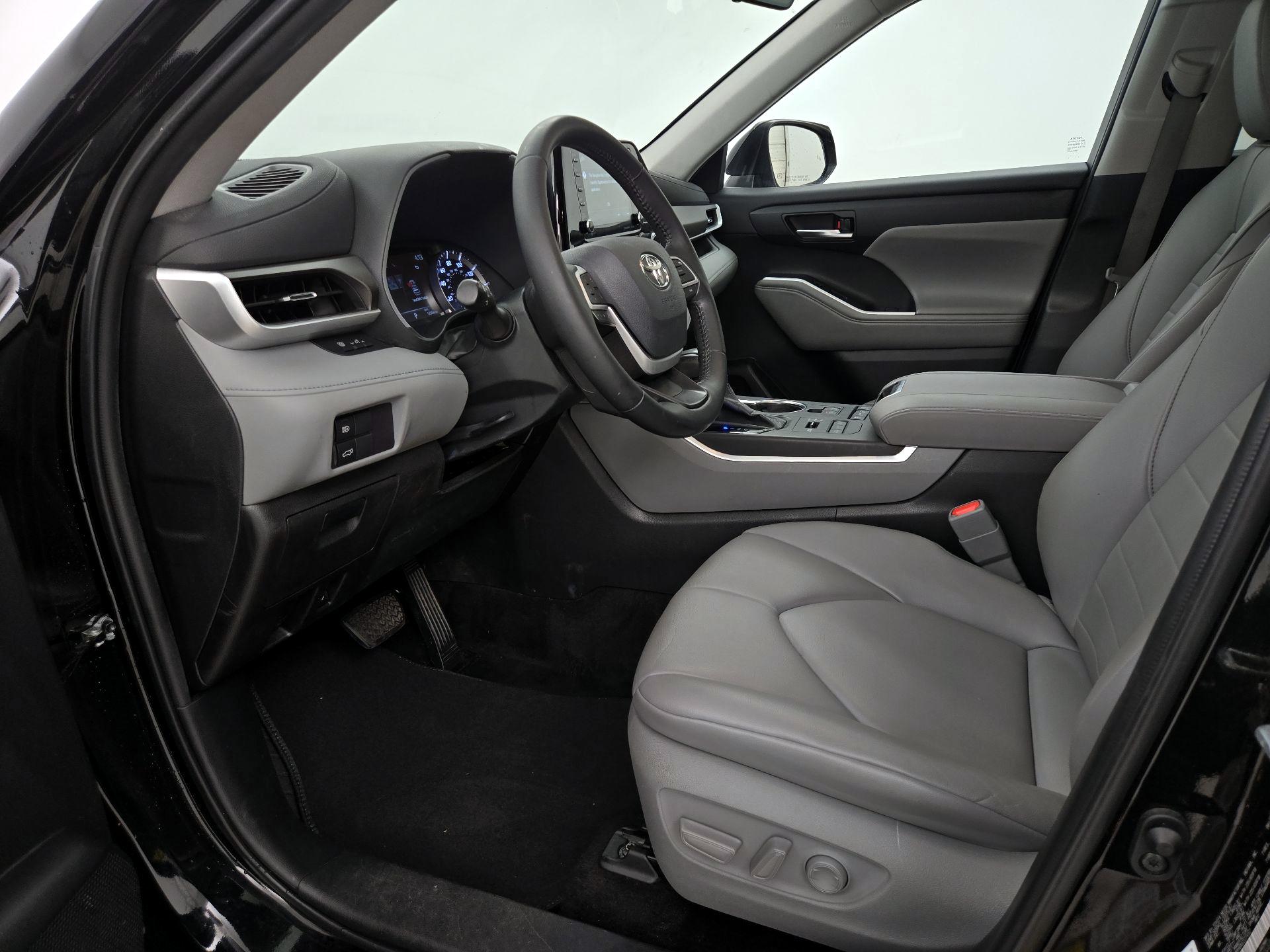 Thumbnail: 2022 Toyota Highlander - 11