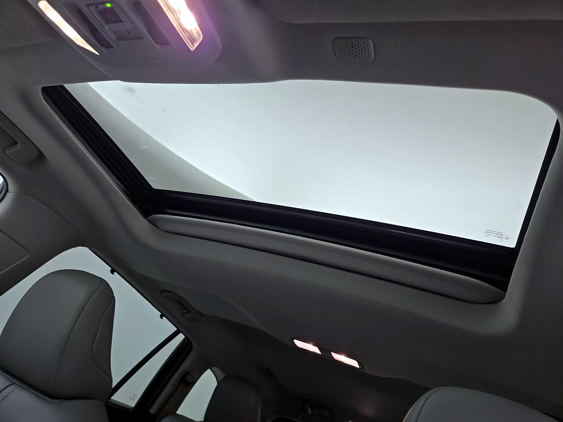 Thumbnail: 2022 Toyota Highlander - 19