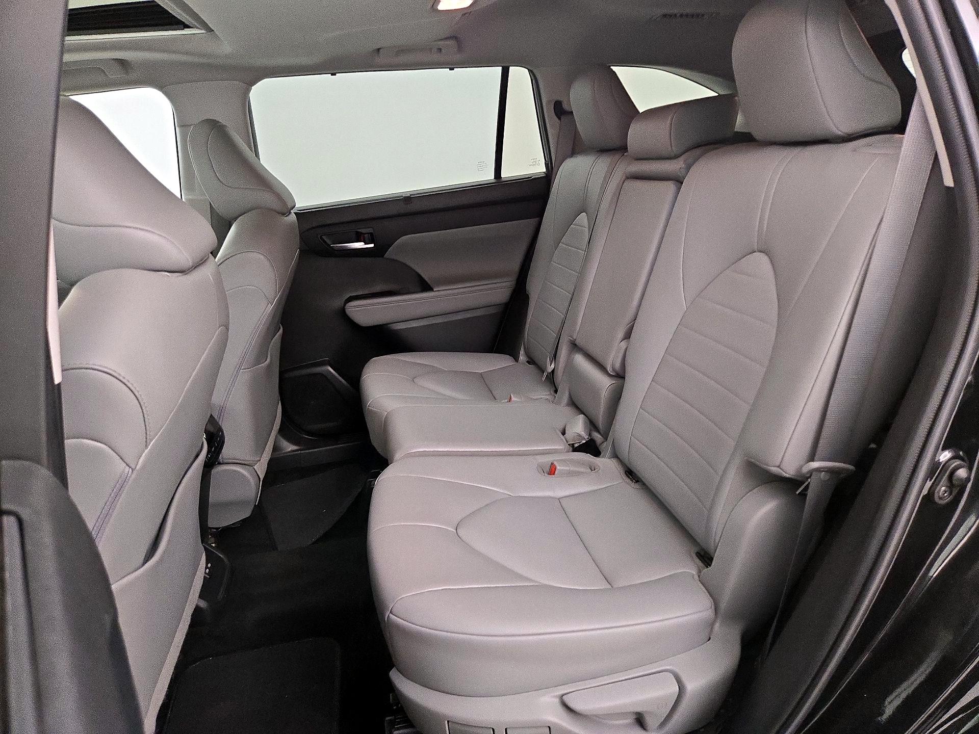 Thumbnail: 2022 Toyota Highlander - 20