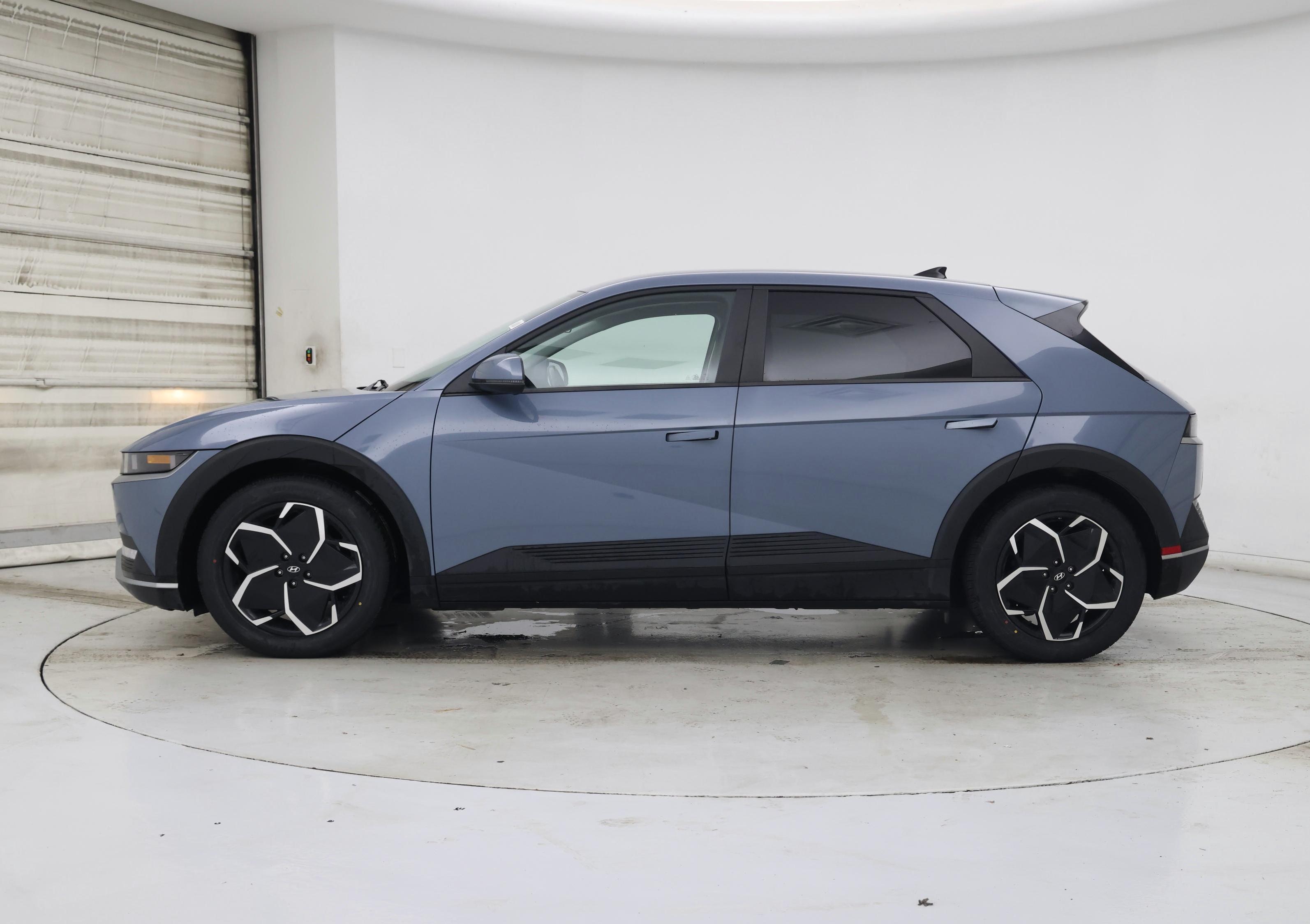 Thumbnail: 2023 Hyundai Ioniq 5 - 3