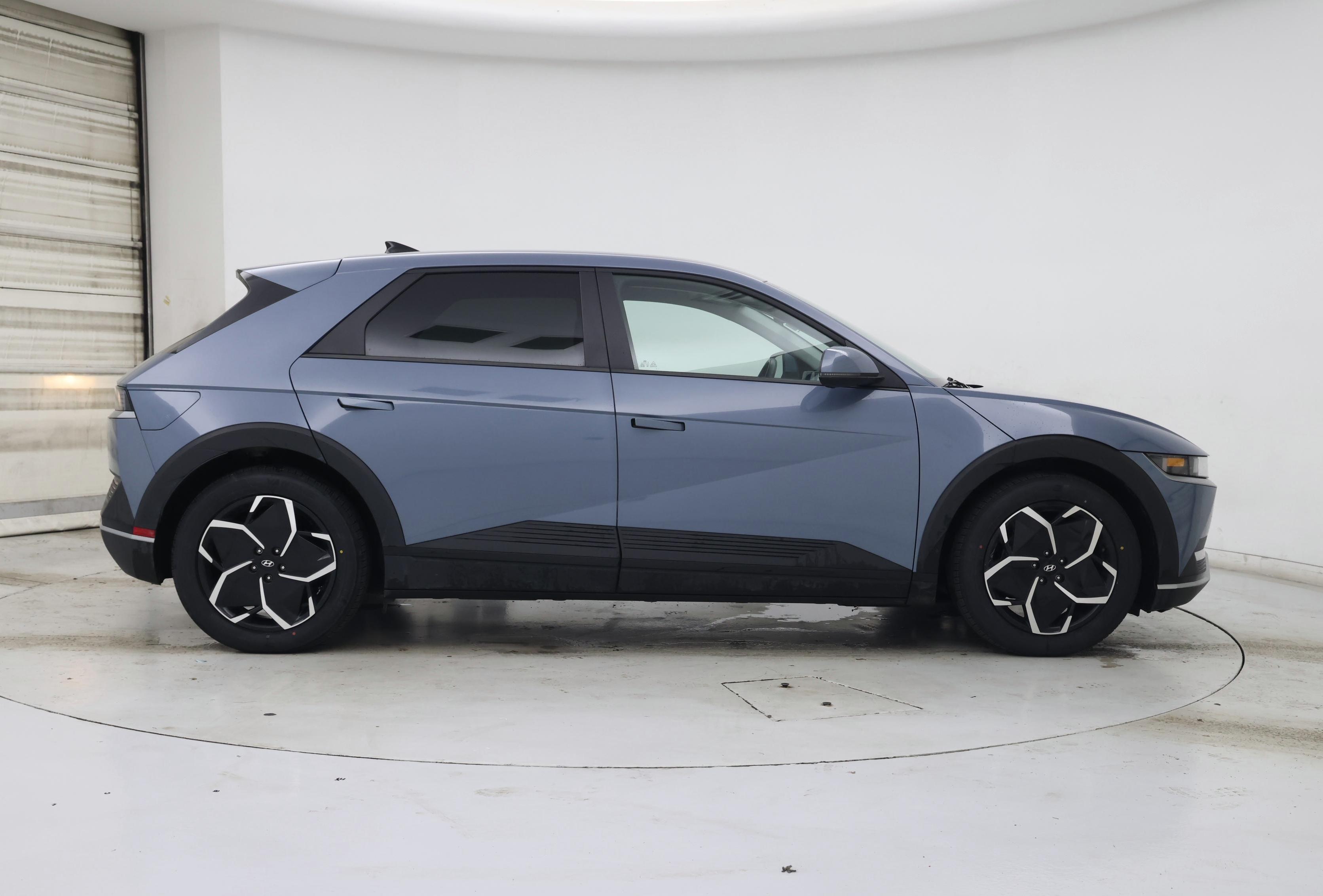 Thumbnail: 2023 Hyundai Ioniq 5 - 7