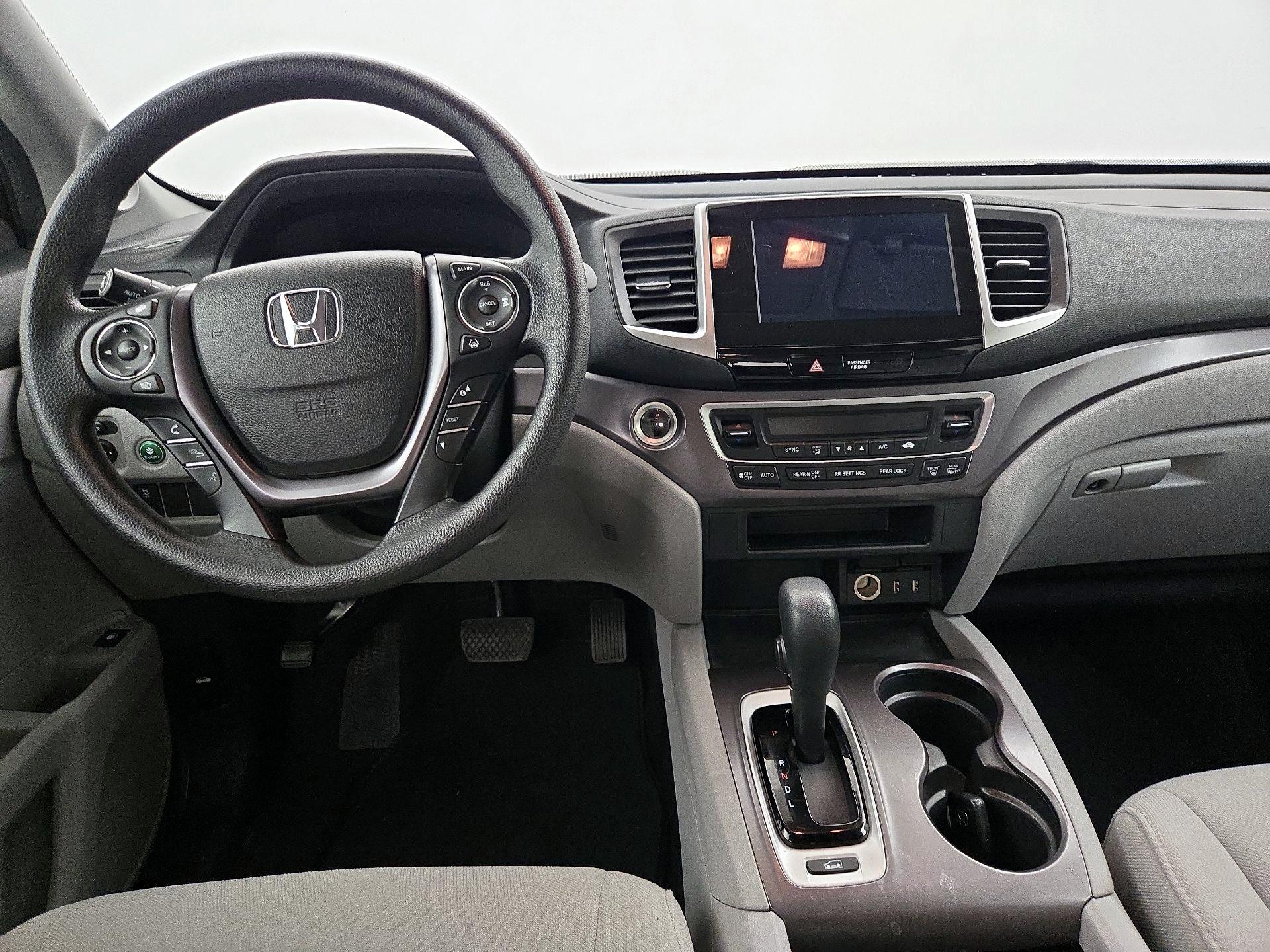 Thumbnail: 2017 Honda Pilot - 9