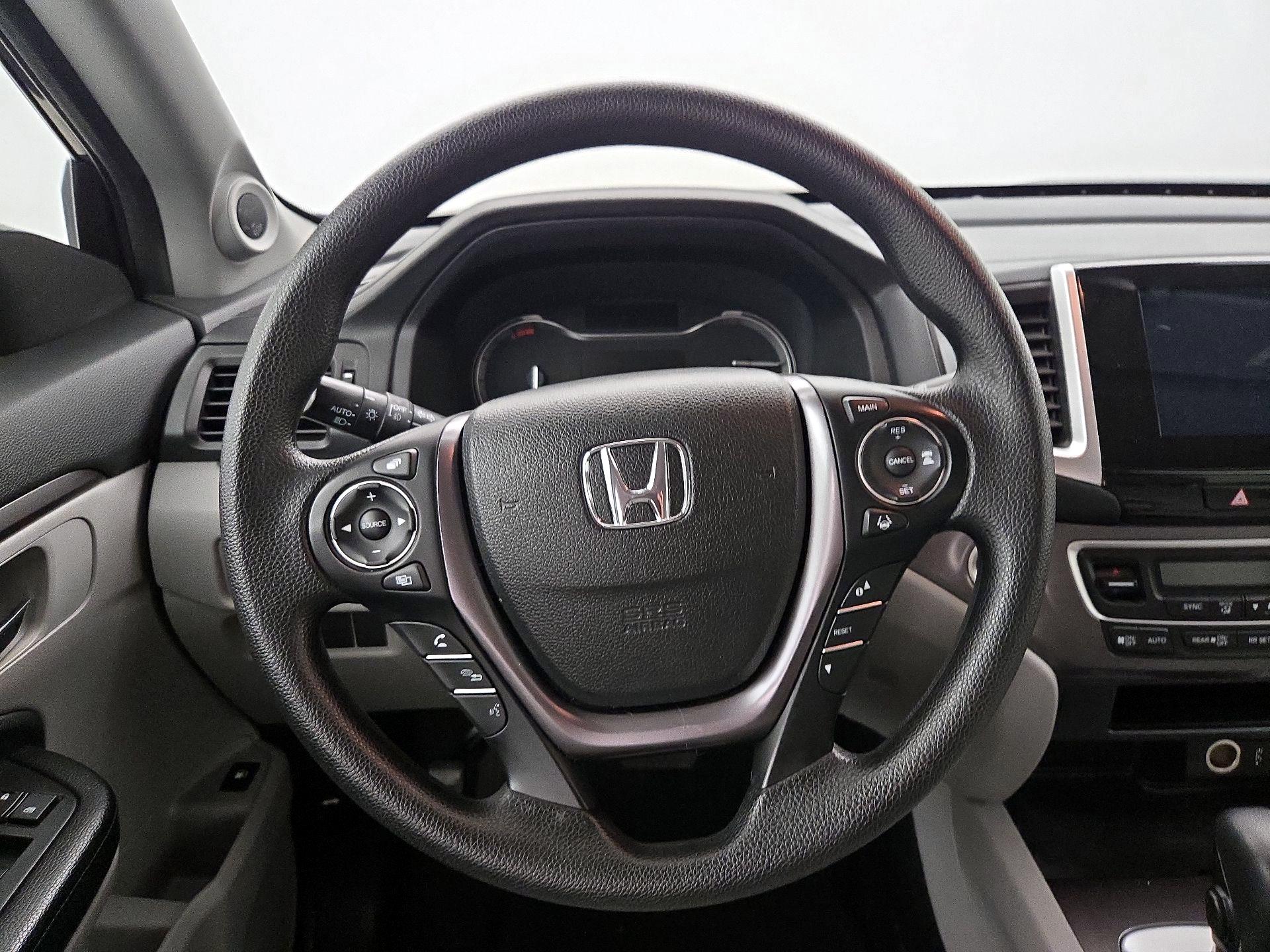 Thumbnail: 2017 Honda Pilot - 10