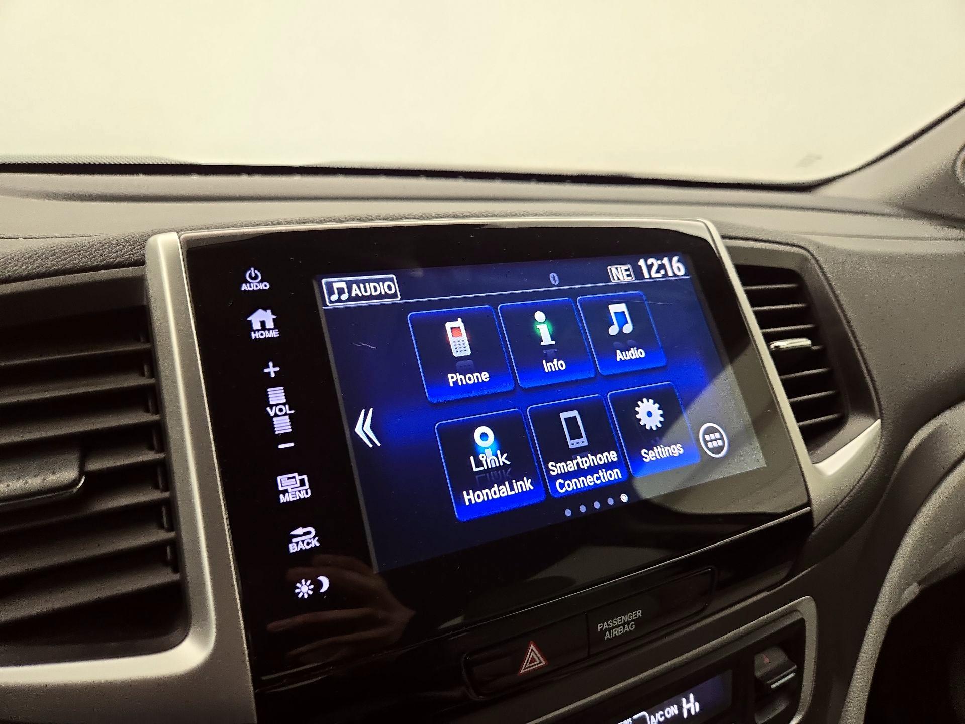 Thumbnail: 2017 Honda Pilot - 15