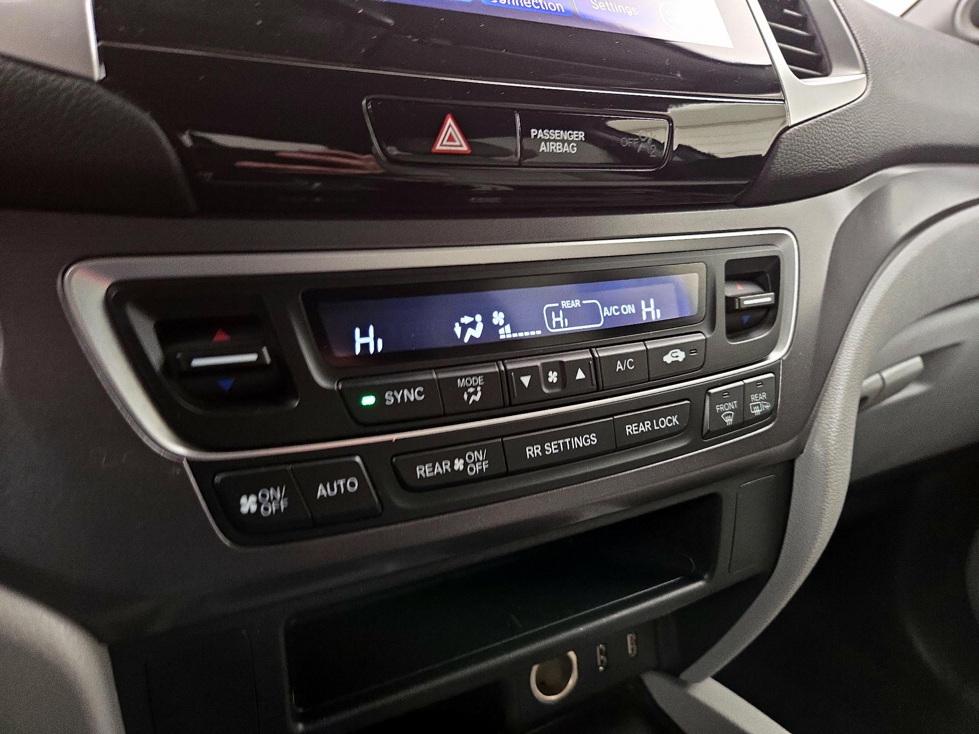 Thumbnail: 2017 Honda Pilot - 16