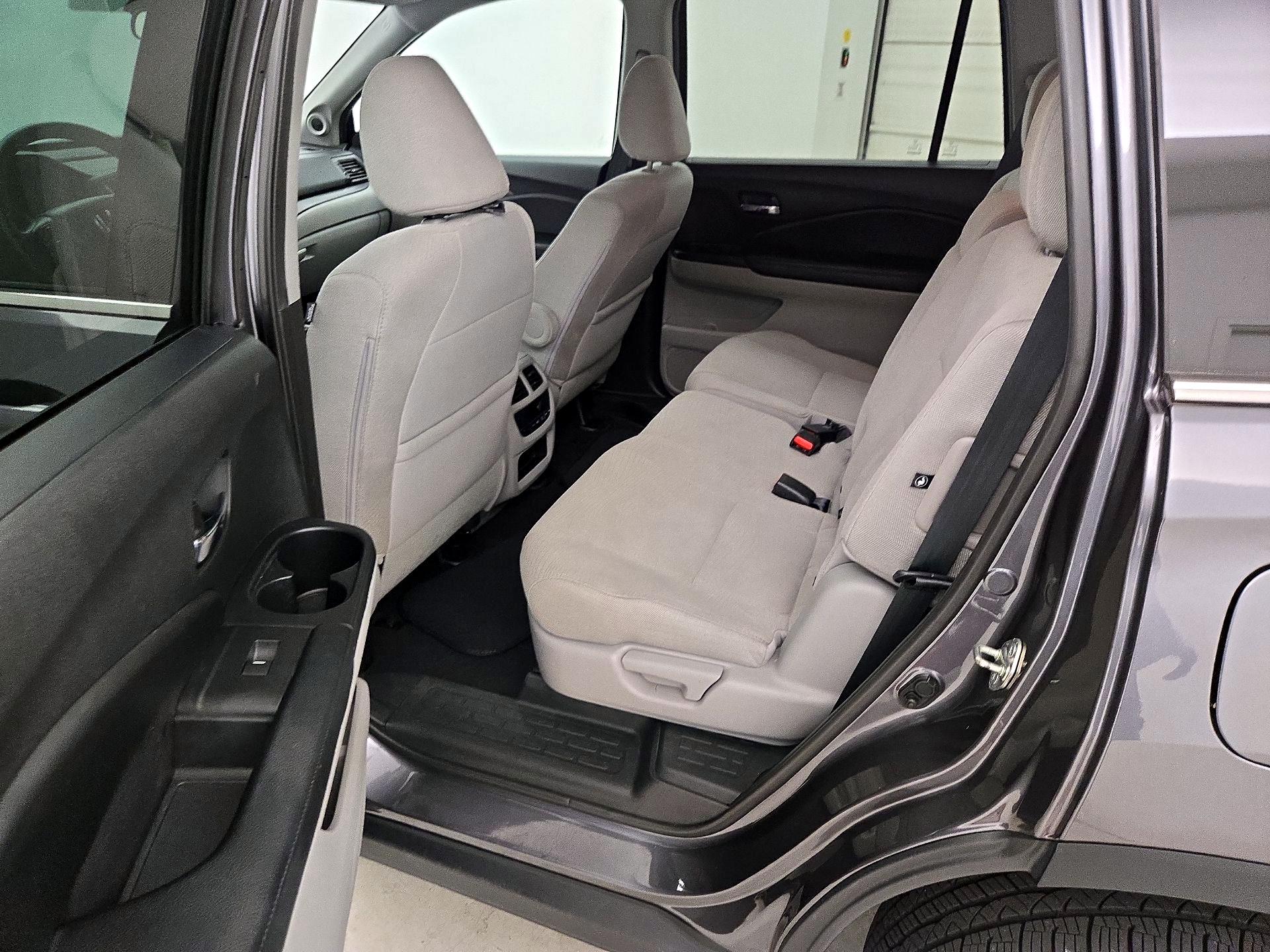 Thumbnail: 2017 Honda Pilot - 19