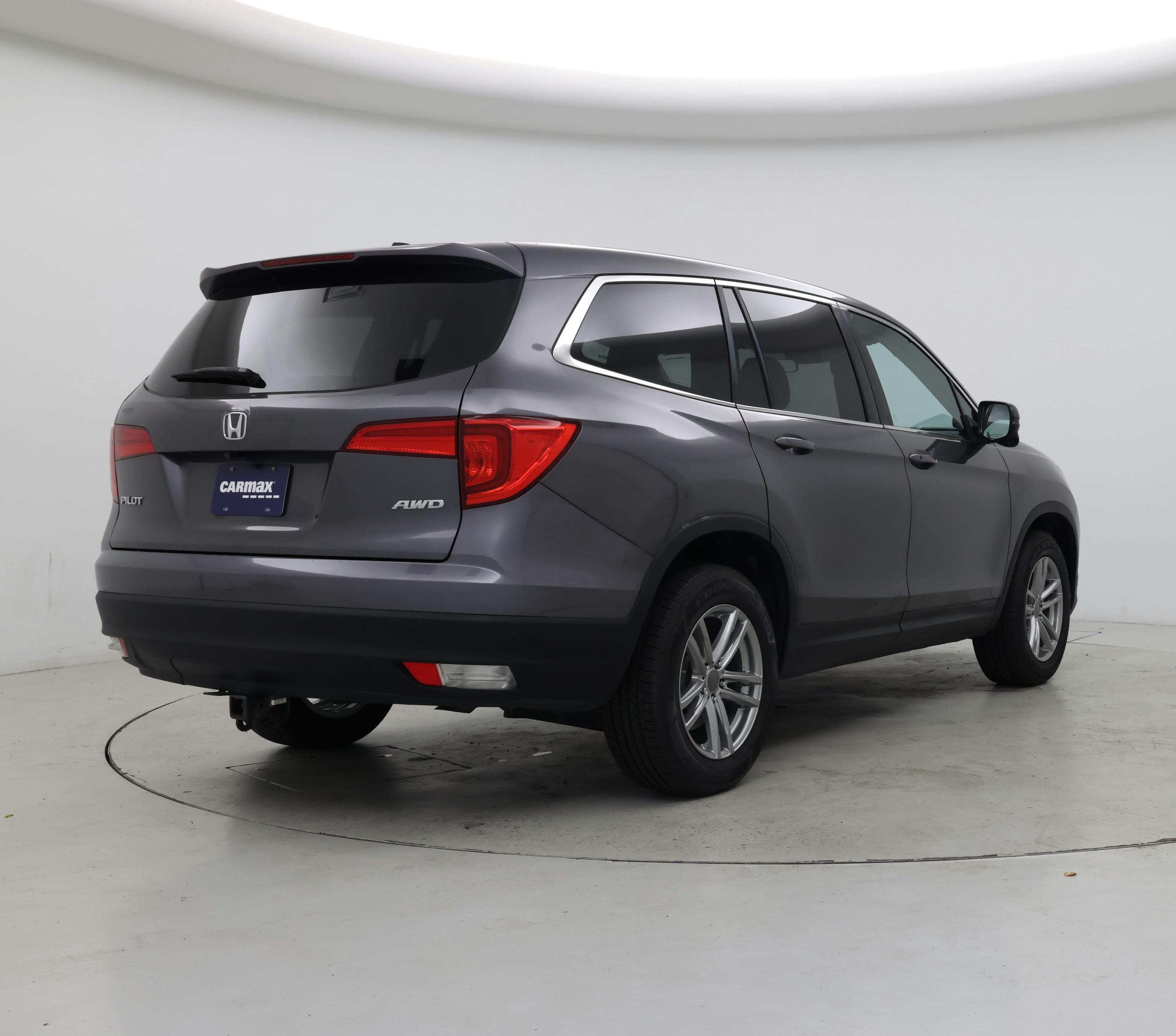 Thumbnail: 2017 Honda Pilot - 8