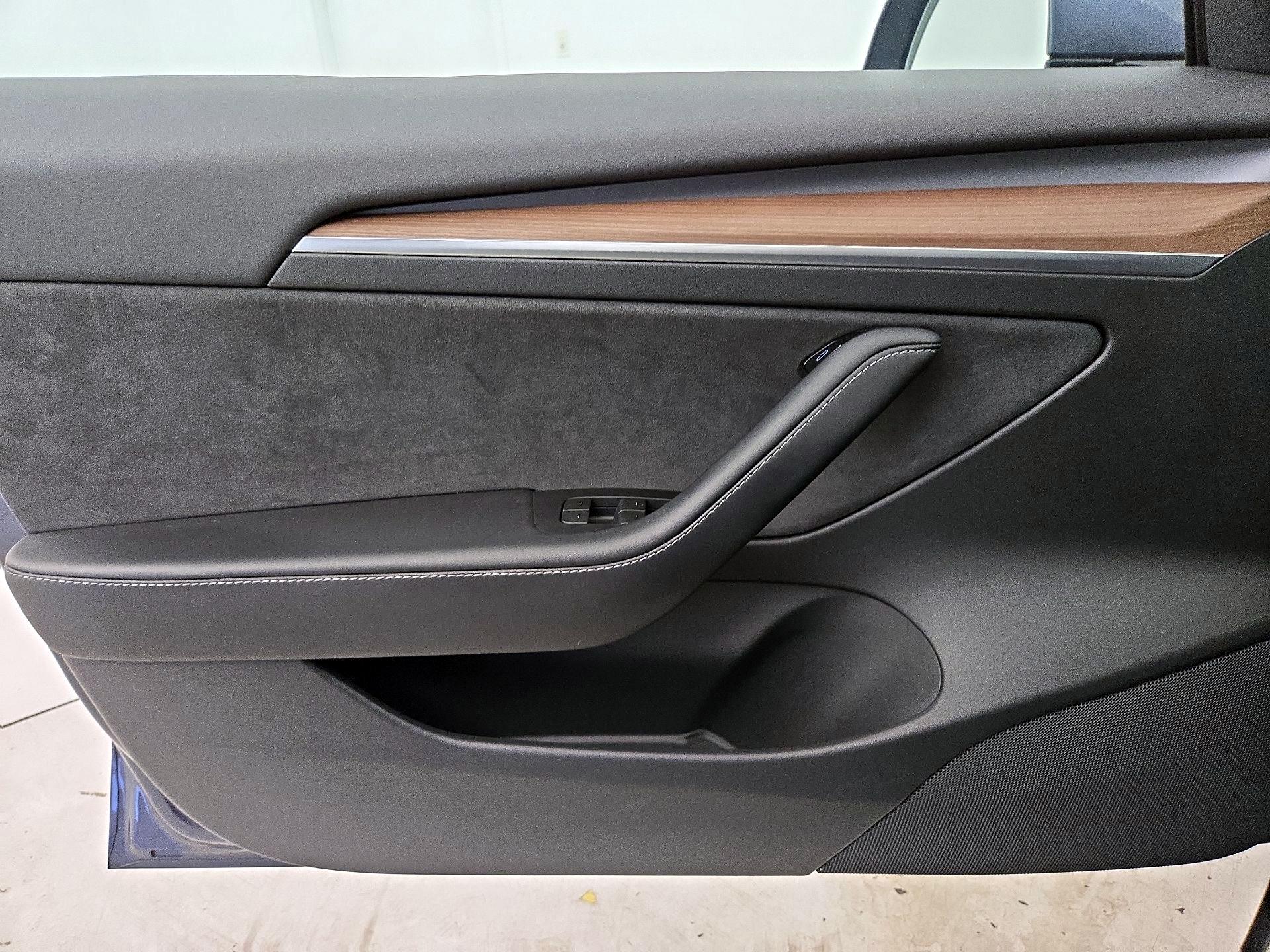 Thumbnail: 2022 Tesla Model 3 - 12