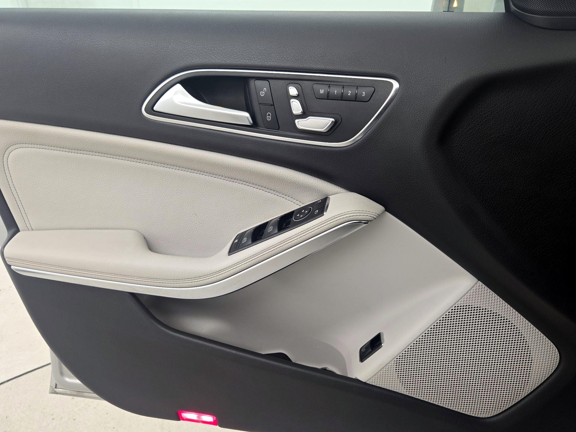 Thumbnail: 2018 Mercedes-Benz GLA - 12