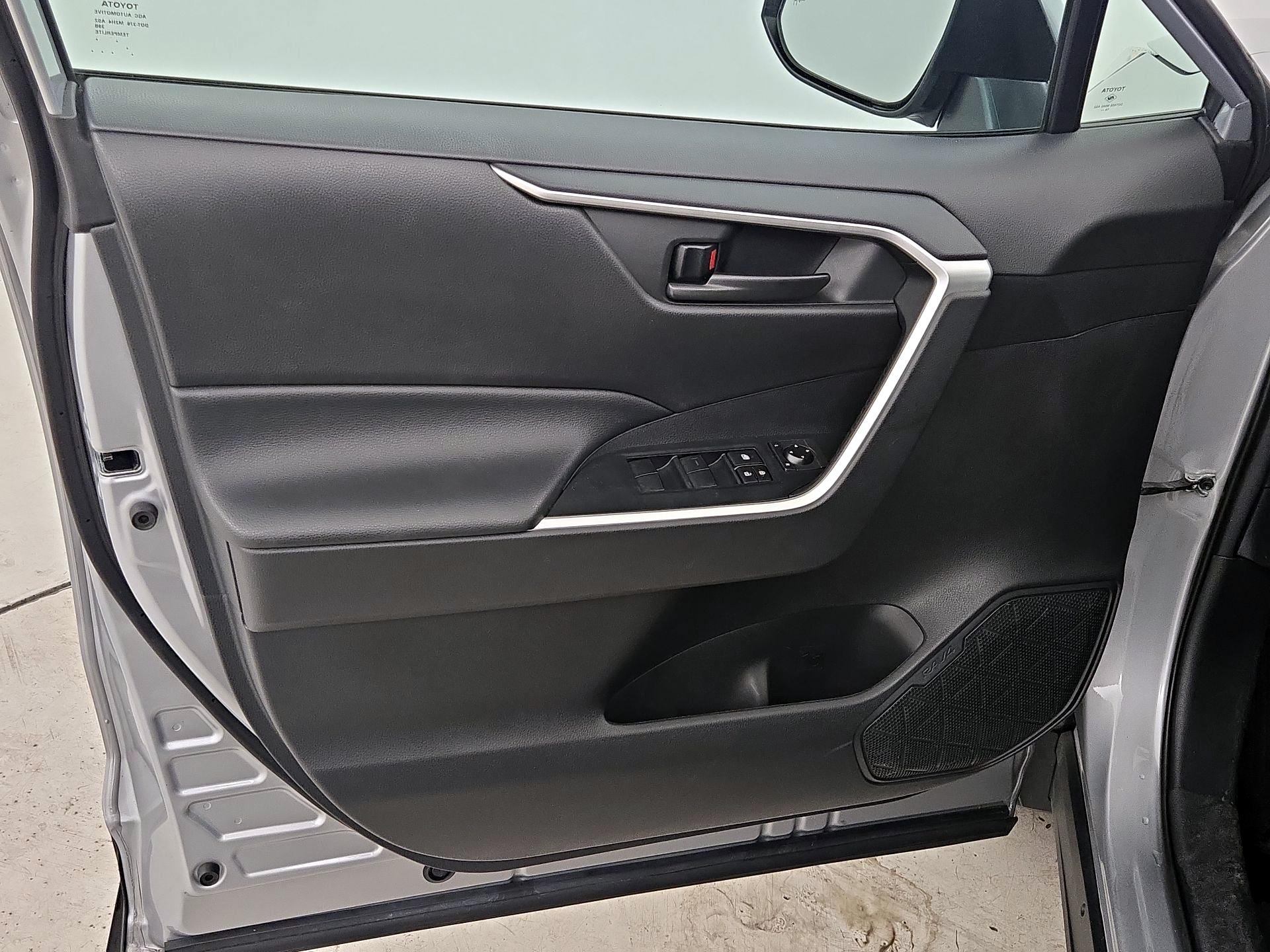 Thumbnail: 2020 Toyota RAV4 - 12