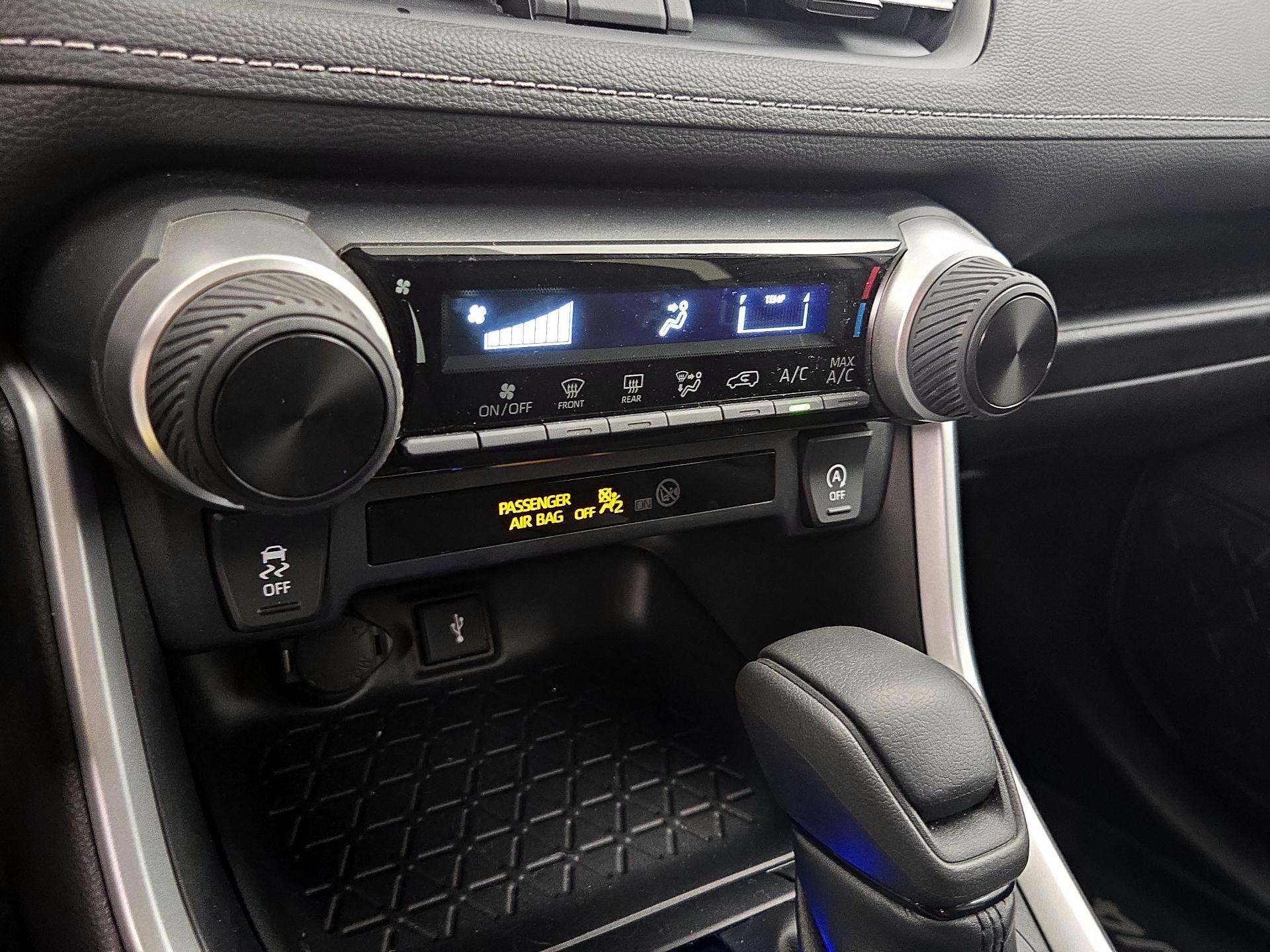 Thumbnail: 2020 Toyota RAV4 - 16