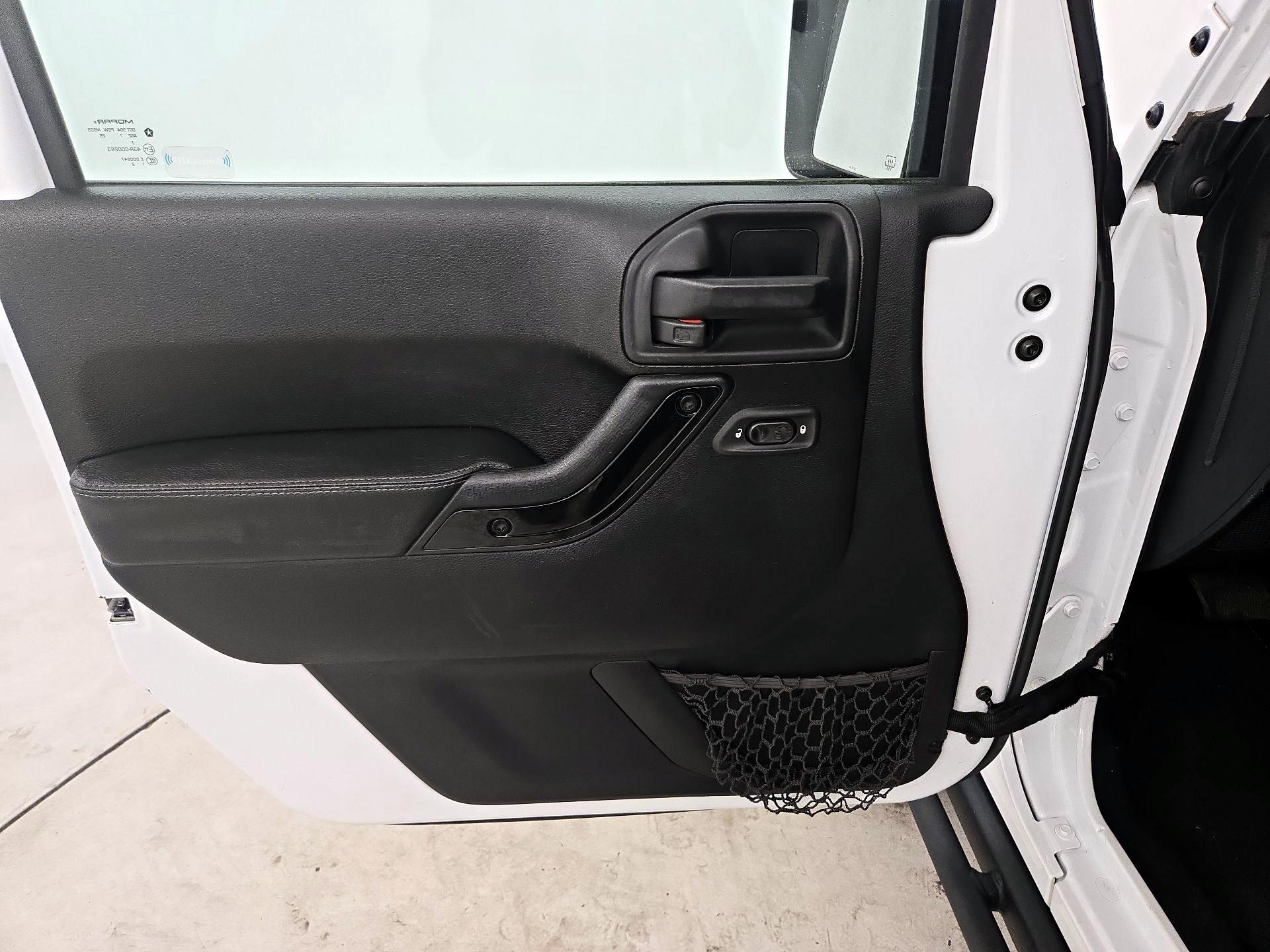 Thumbnail: 2017 Jeep Wrangler - 12