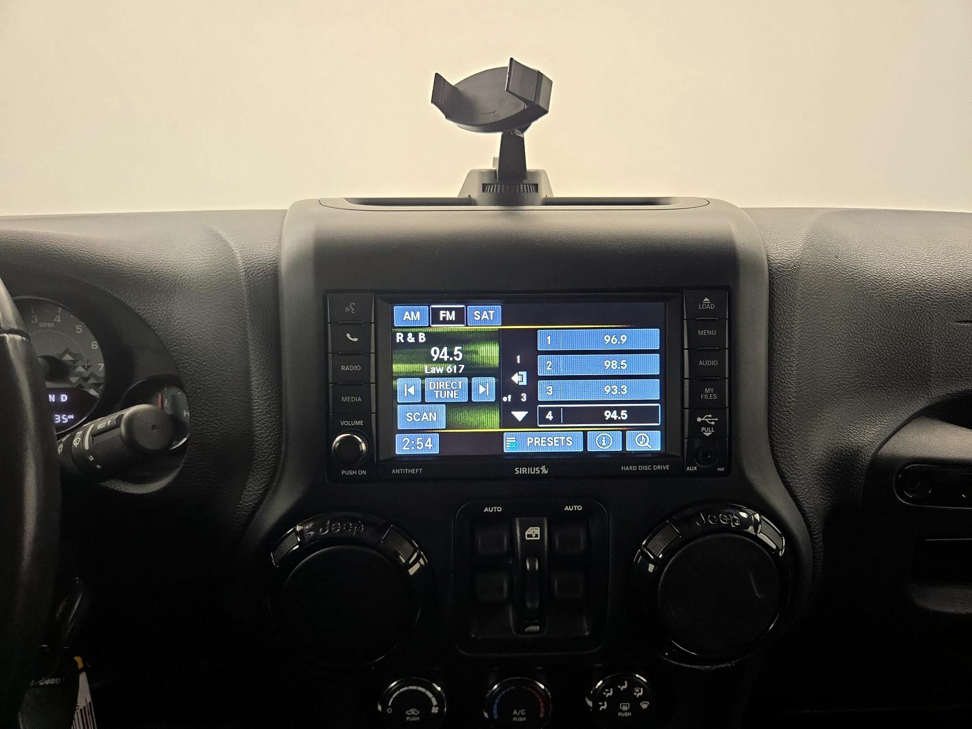 Thumbnail: 2017 Jeep Wrangler - 13