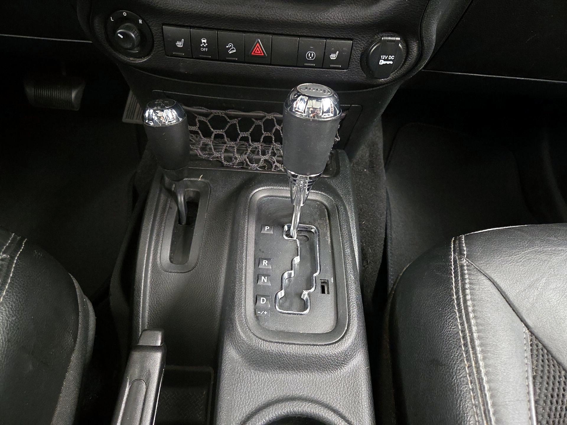 Thumbnail: 2017 Jeep Wrangler - 15