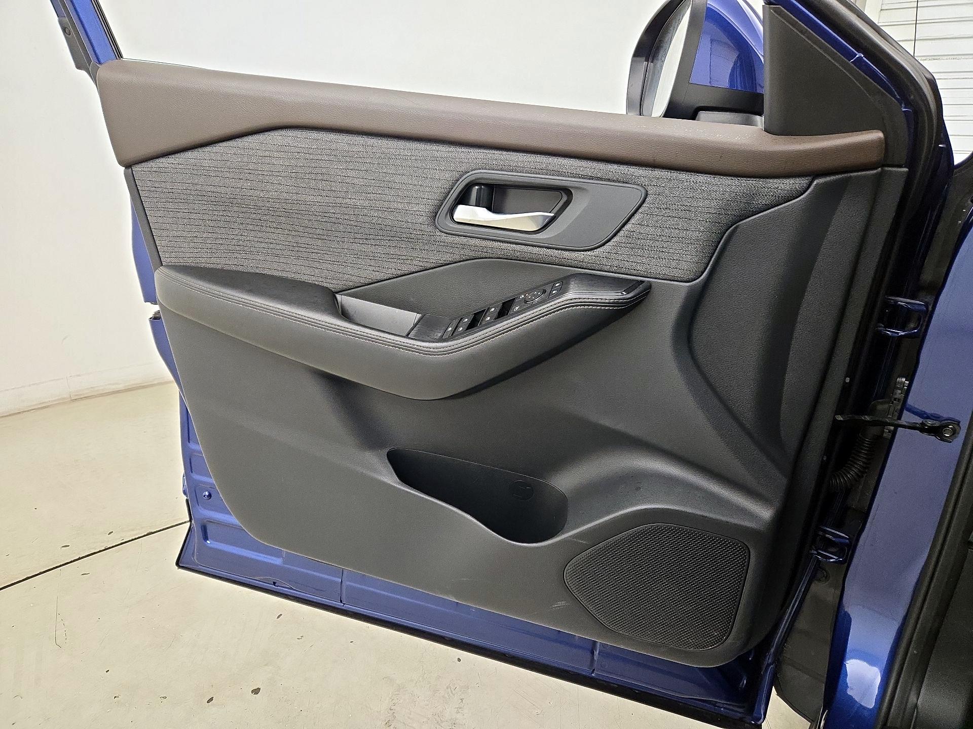 Thumbnail: 2021 Nissan Rogue - 12