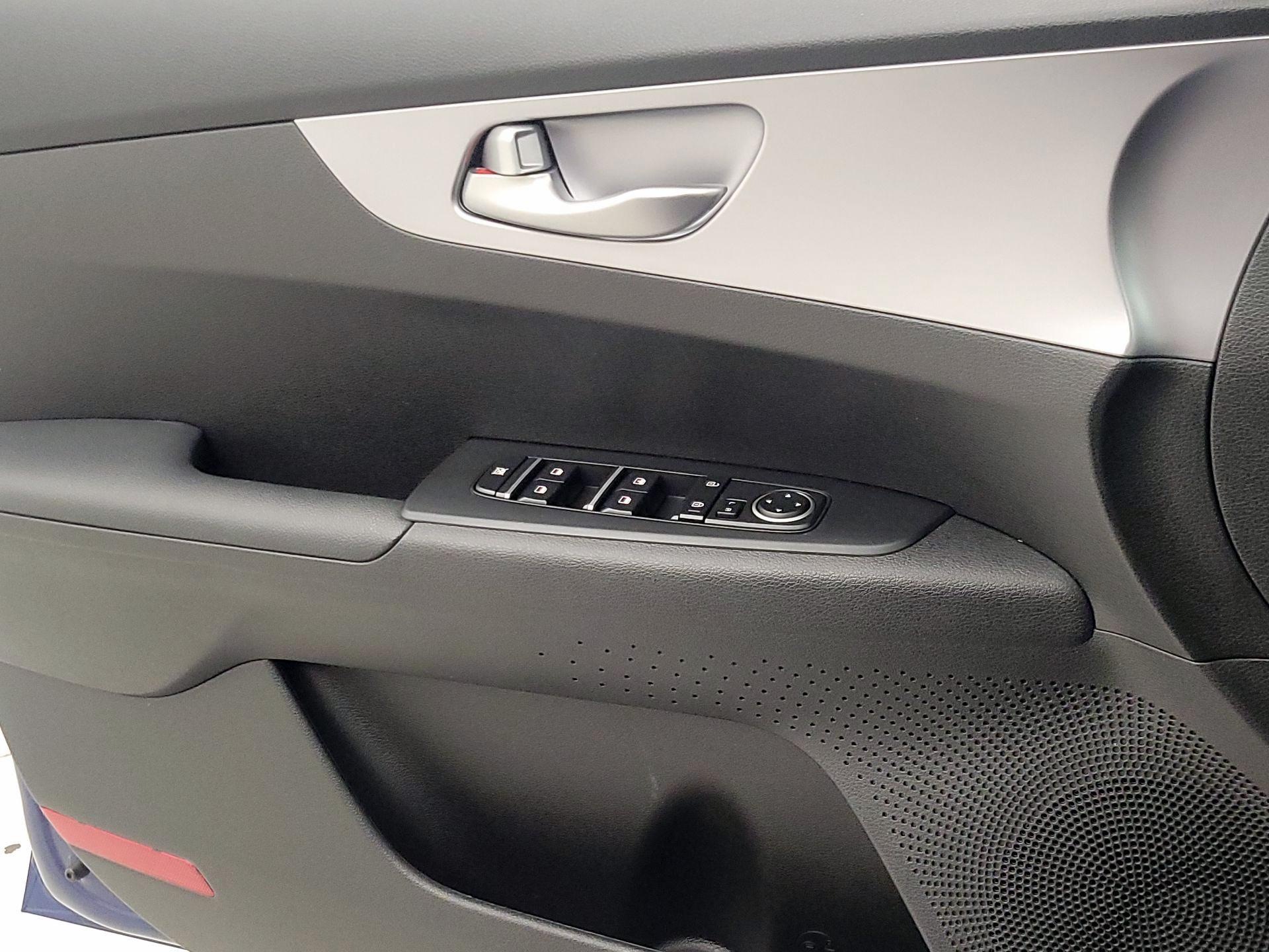 Thumbnail: 2023 Kia Forte - 12