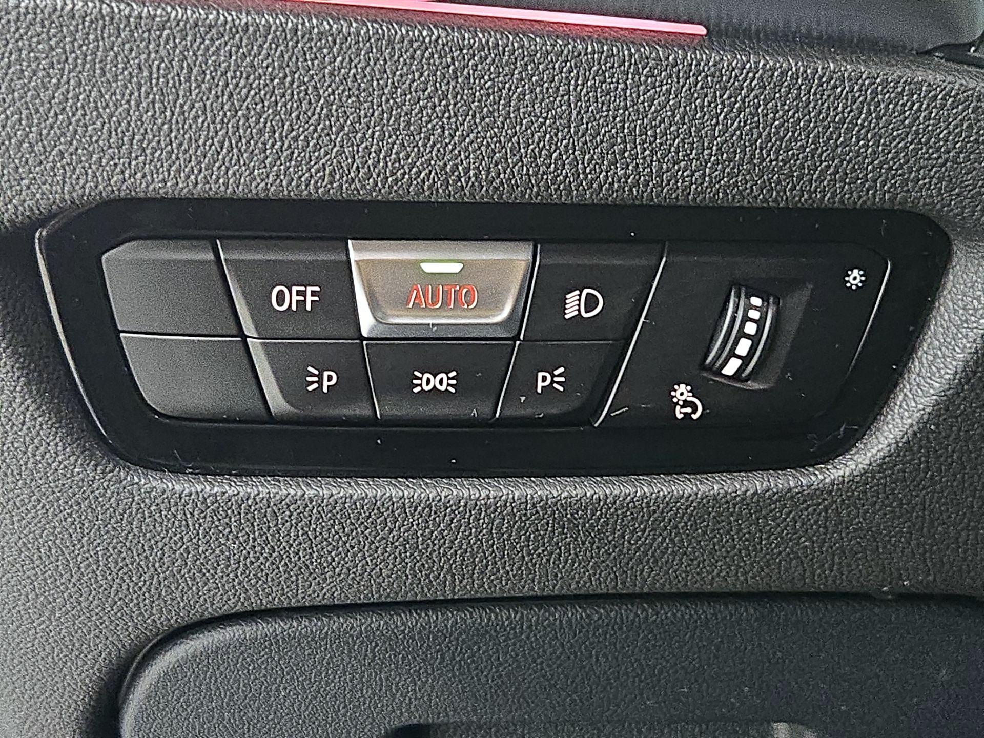 Thumbnail: 2020 BMW 3 Series - 13