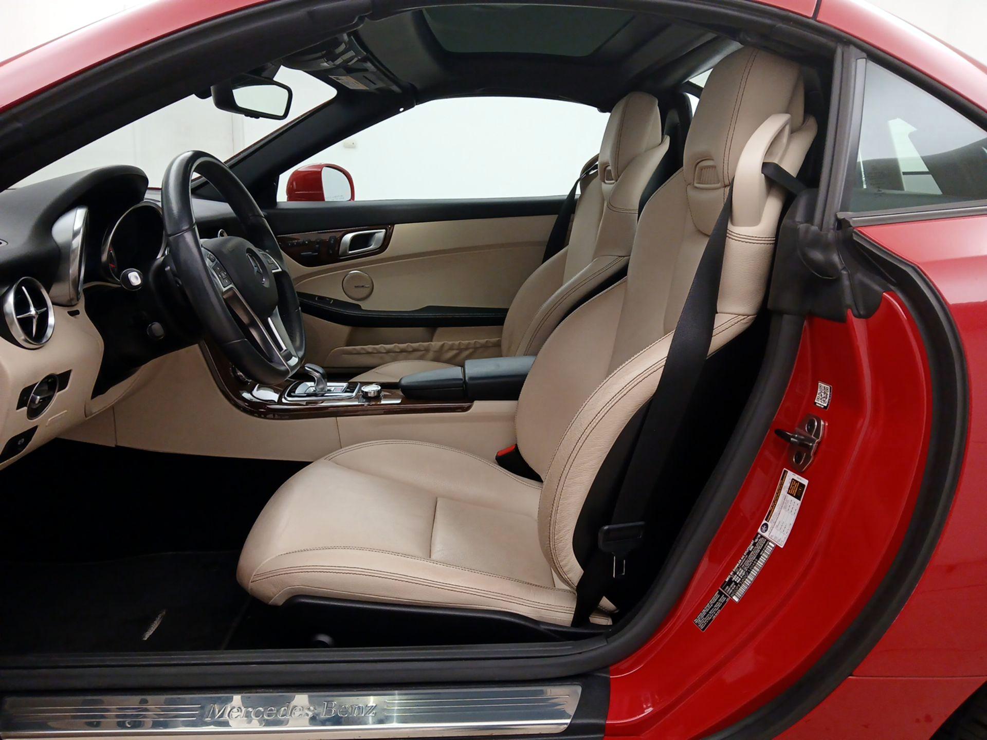 Thumbnail: 2016 Mercedes-Benz SLK - 11