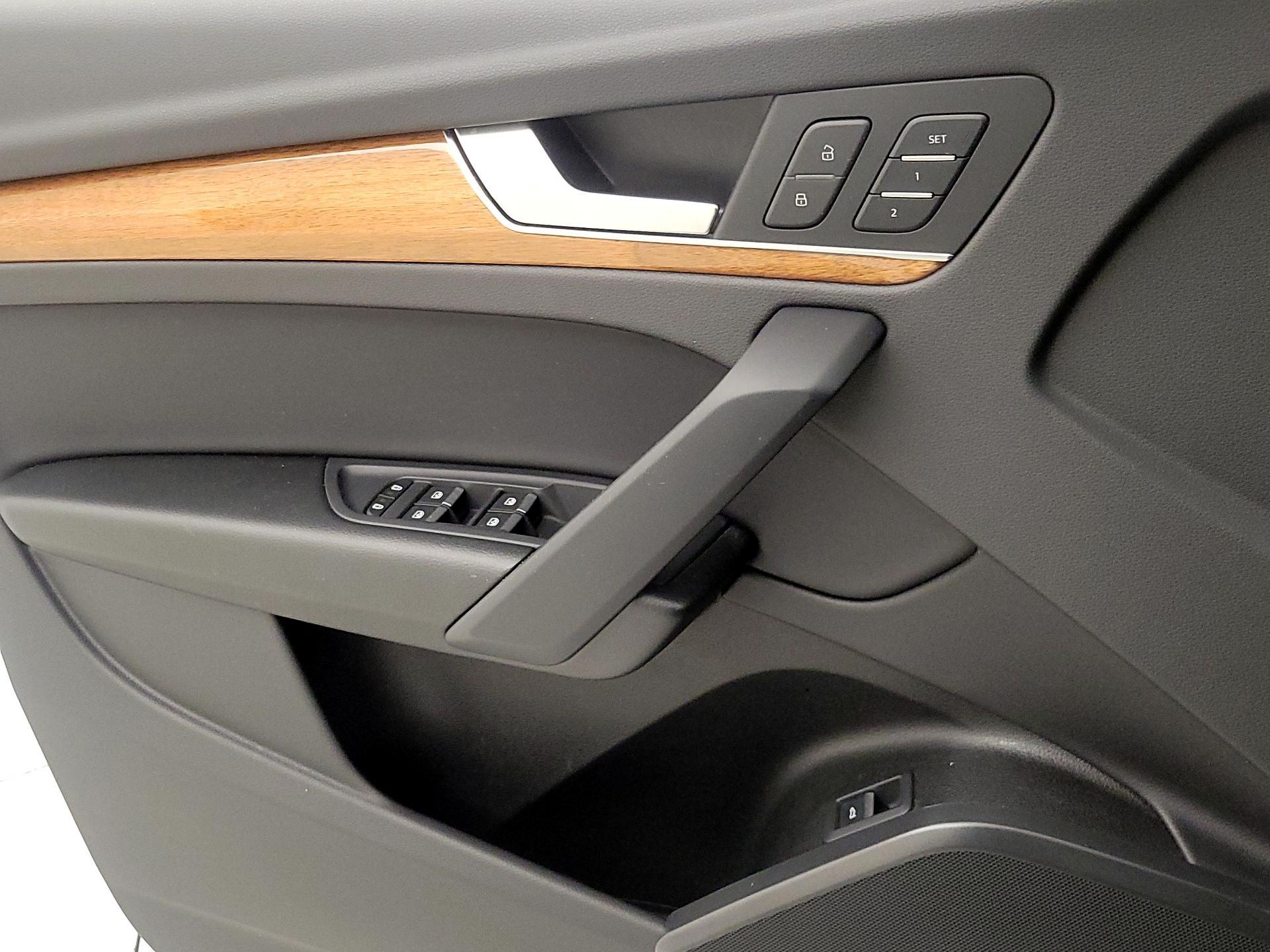 Thumbnail: 2023 Audi Q5 - 12