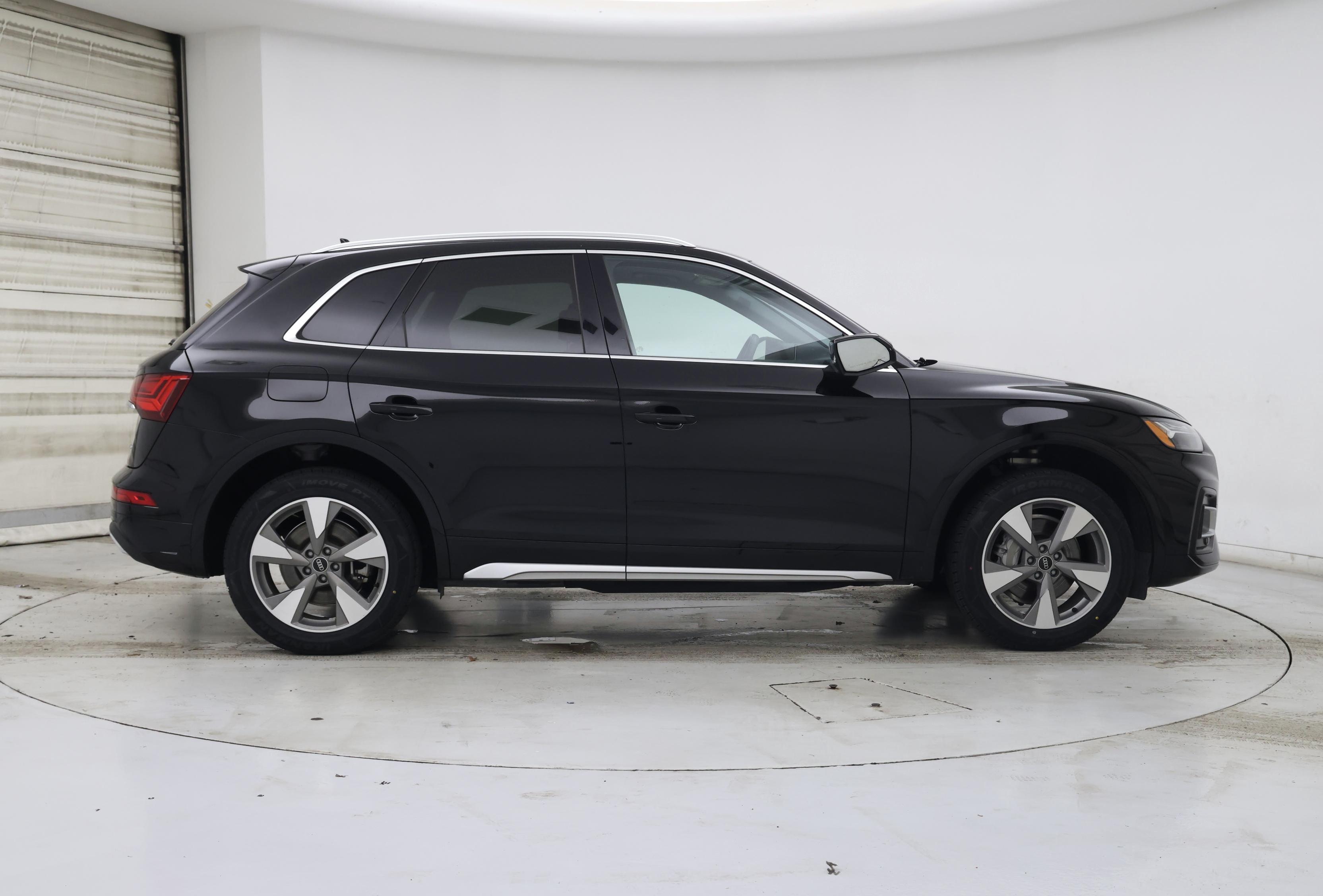 Thumbnail: 2023 Audi Q5 - 7