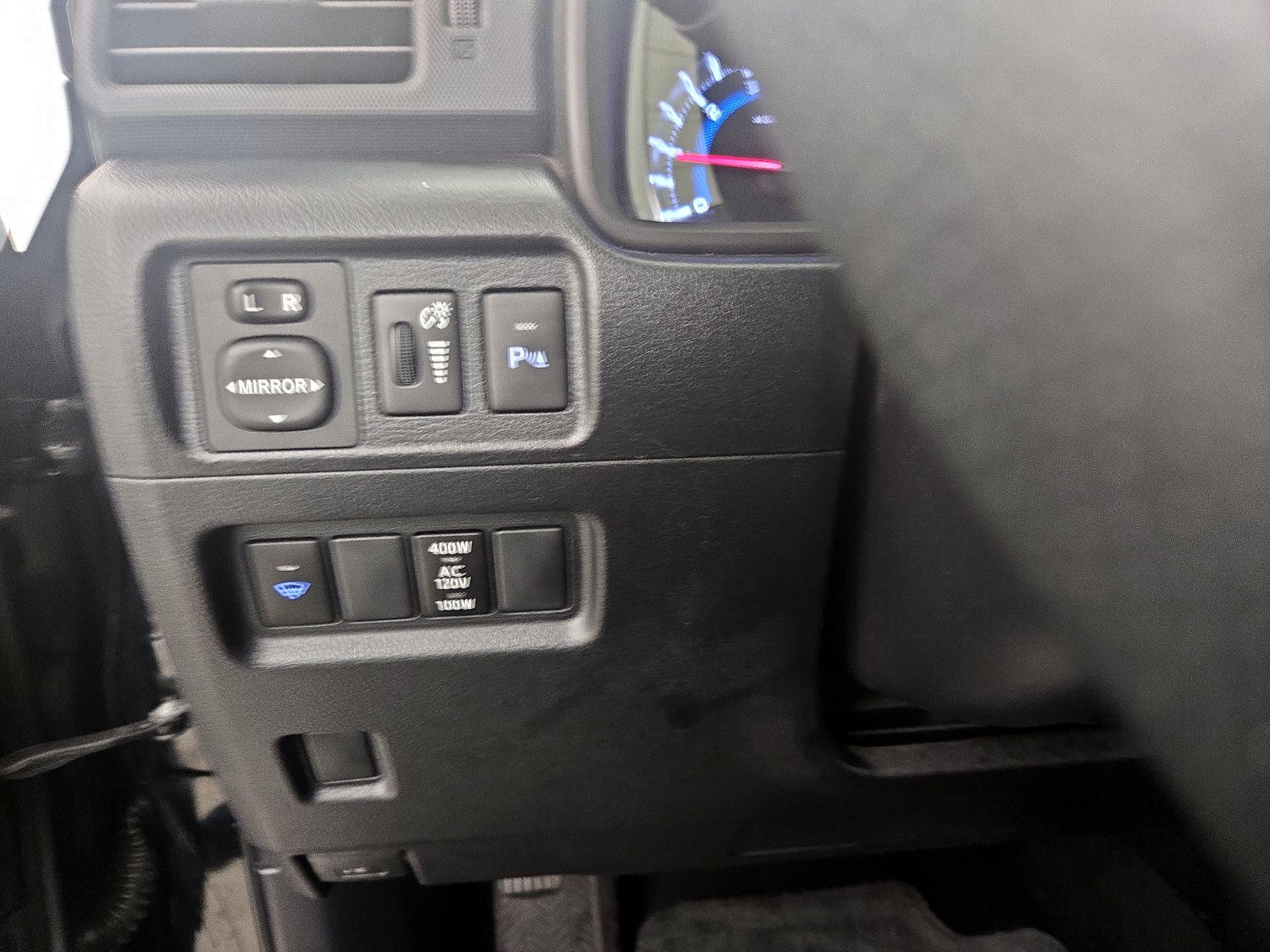 Thumbnail: 2014 Toyota 4Runner - 13