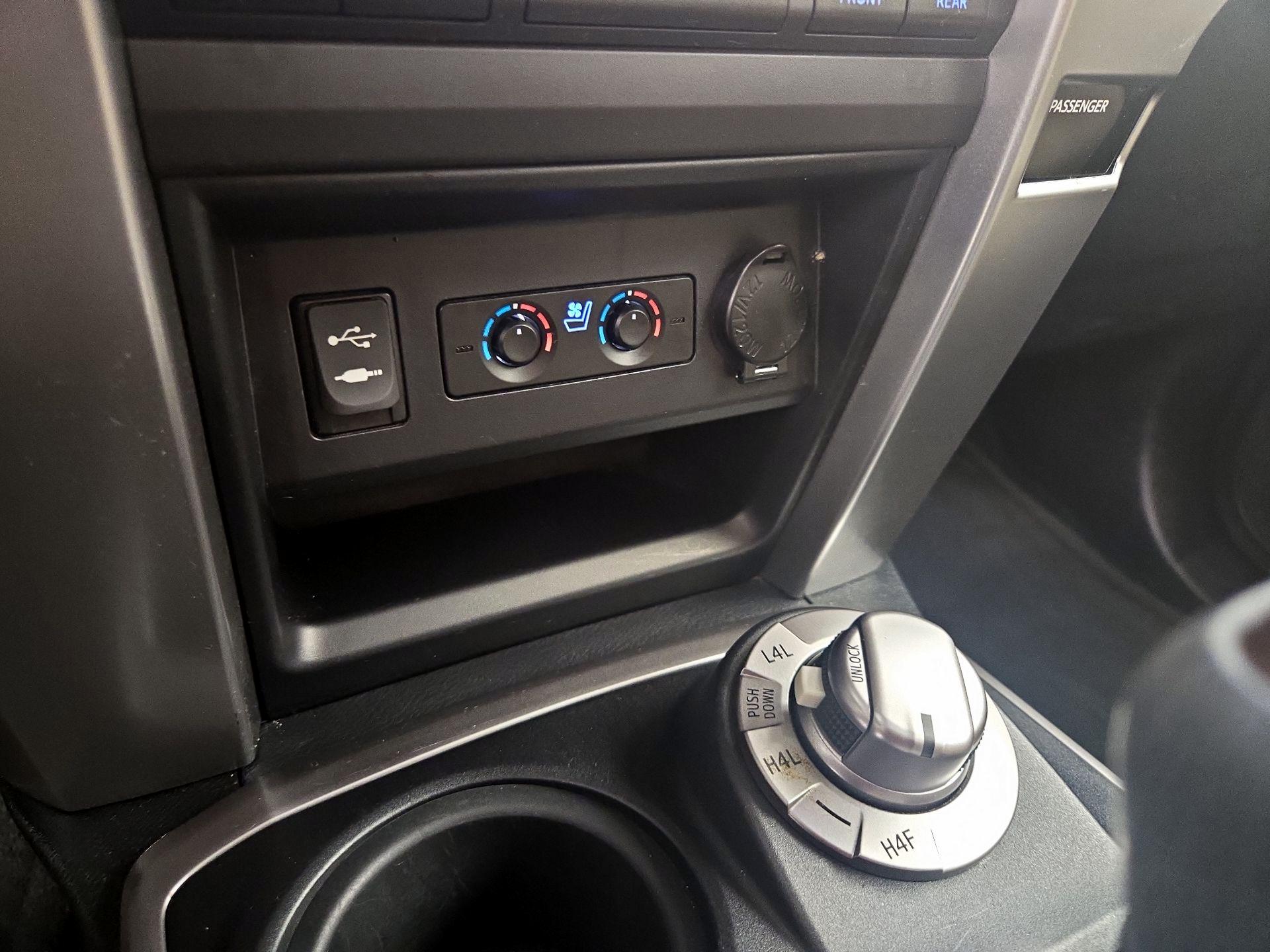 Thumbnail: 2014 Toyota 4Runner - 18