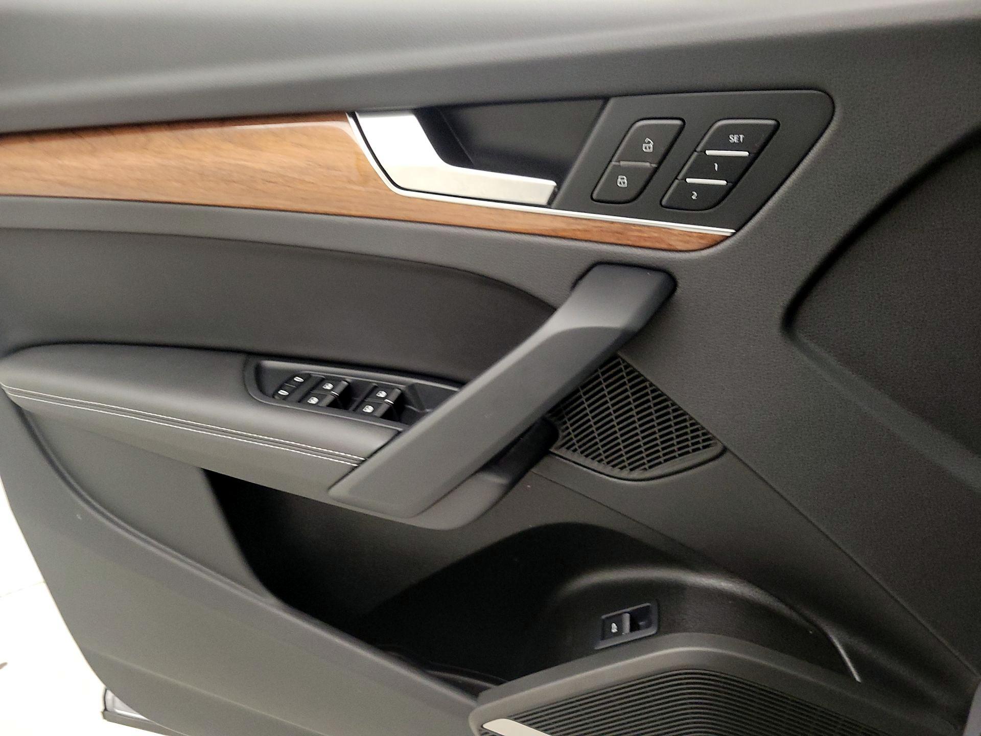 Thumbnail: 2023 Audi Q5 - 12