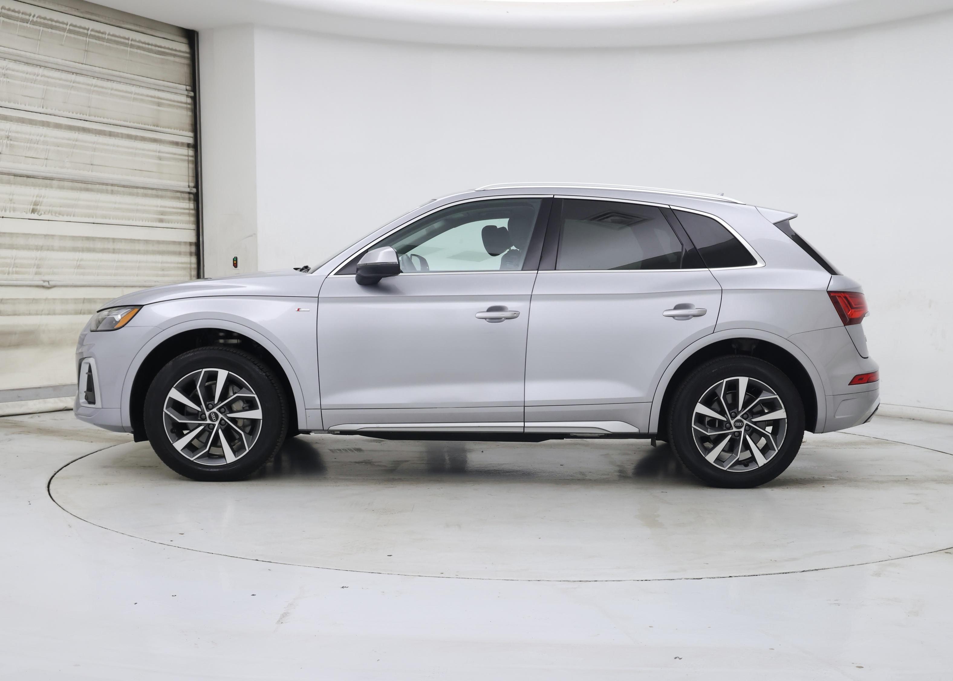 Thumbnail: 2023 Audi Q5 - 3