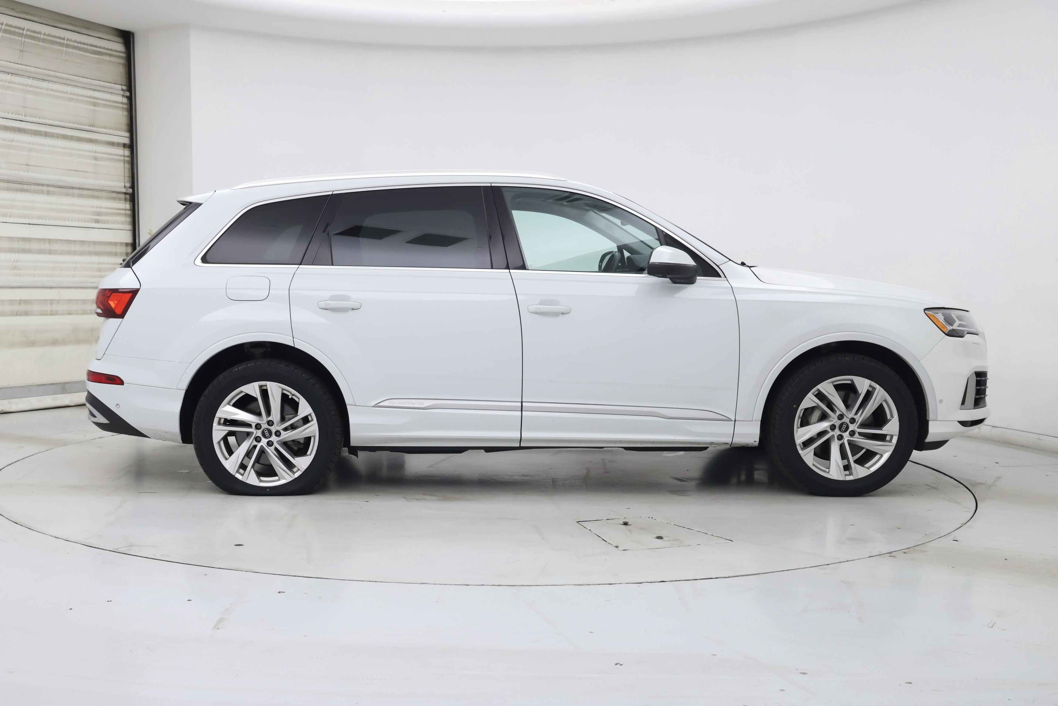 Thumbnail: 2022 Audi Q7 - 7