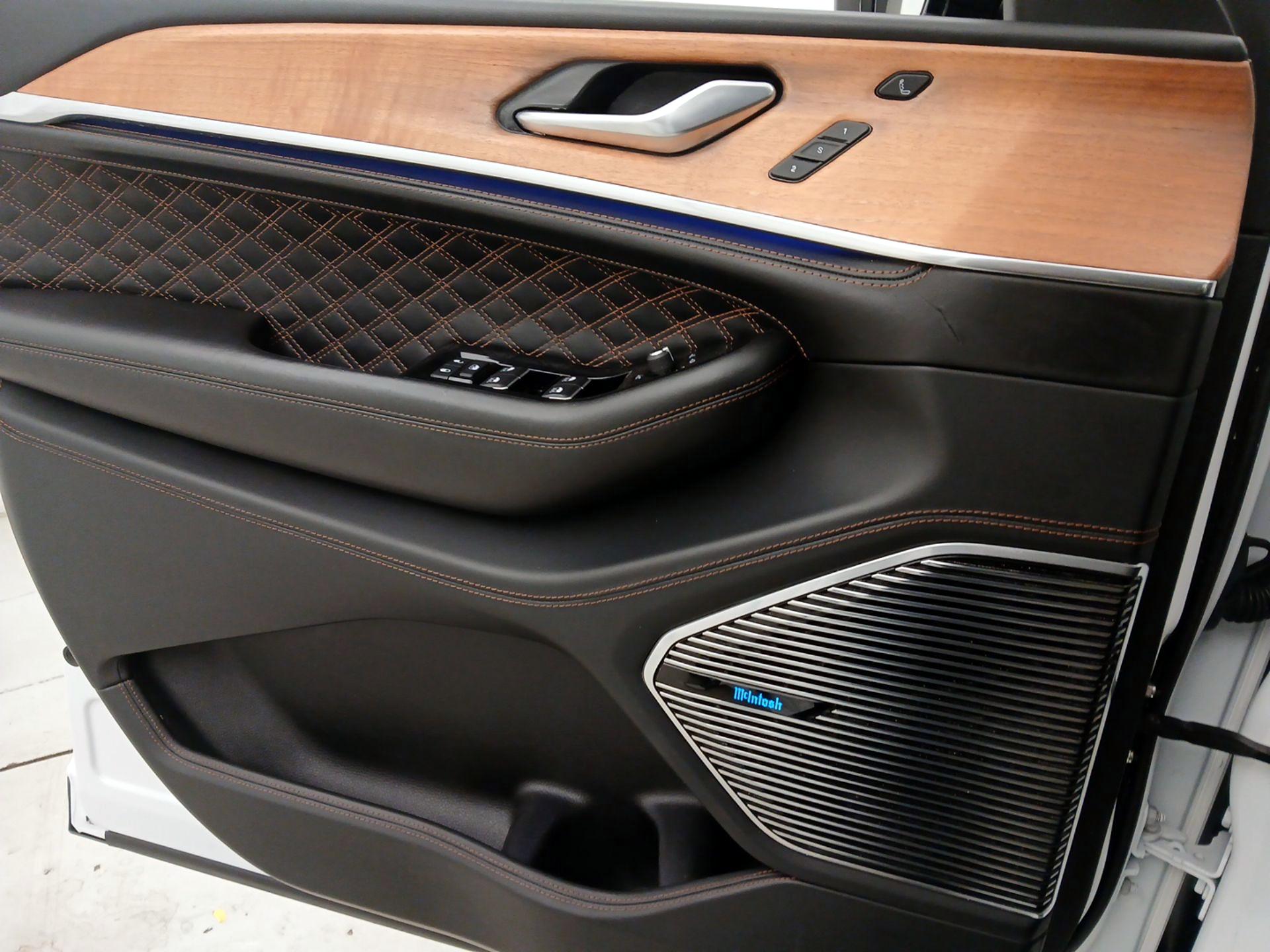 Thumbnail: 2023 Jeep Grand Cherokee - 12