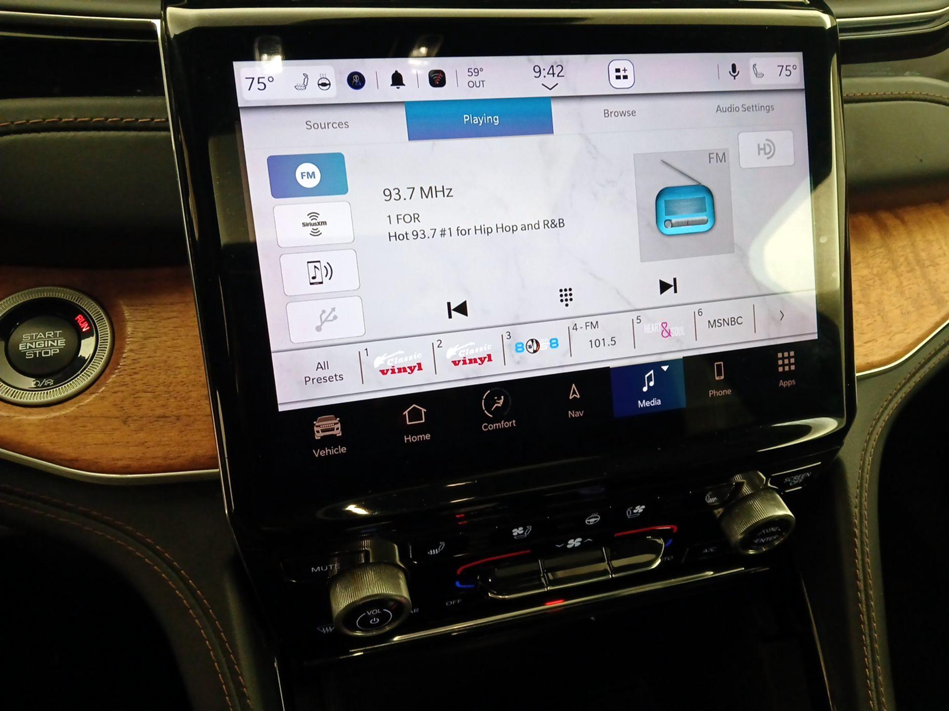 Thumbnail: 2023 Jeep Grand Cherokee - 16