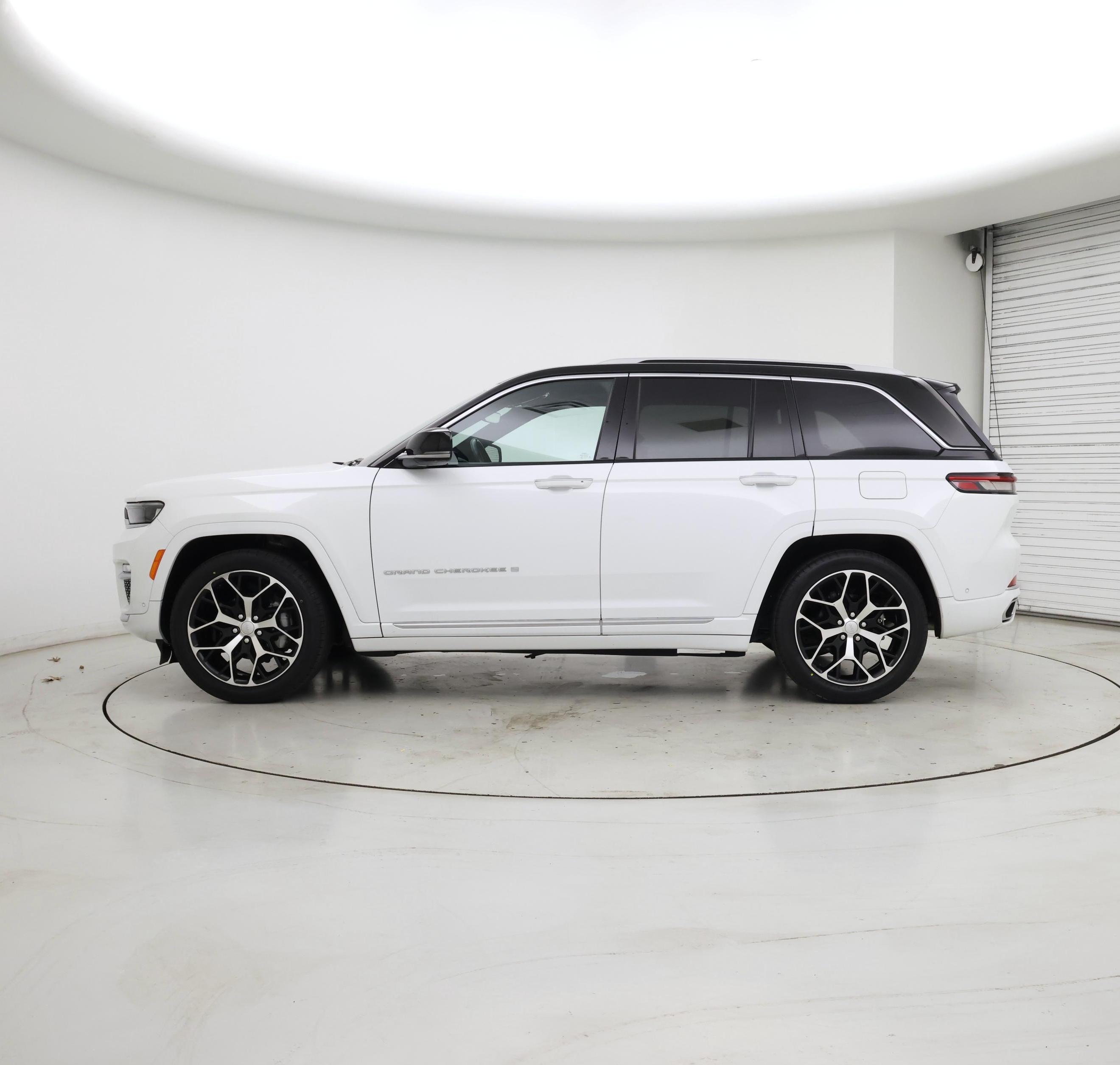 Thumbnail: 2023 Jeep Grand Cherokee - 3