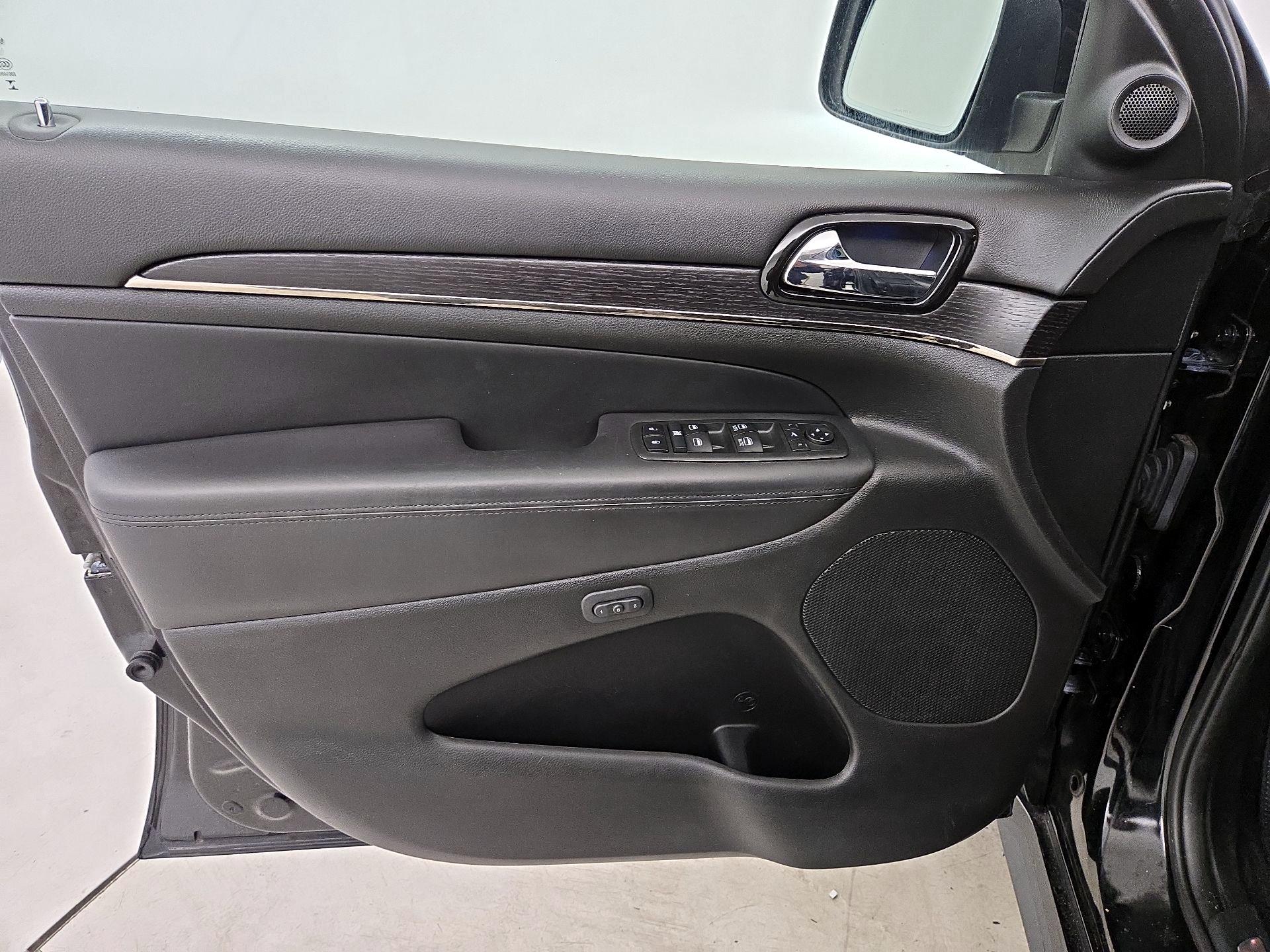 Thumbnail: 2020 Jeep Grand Cherokee - 12