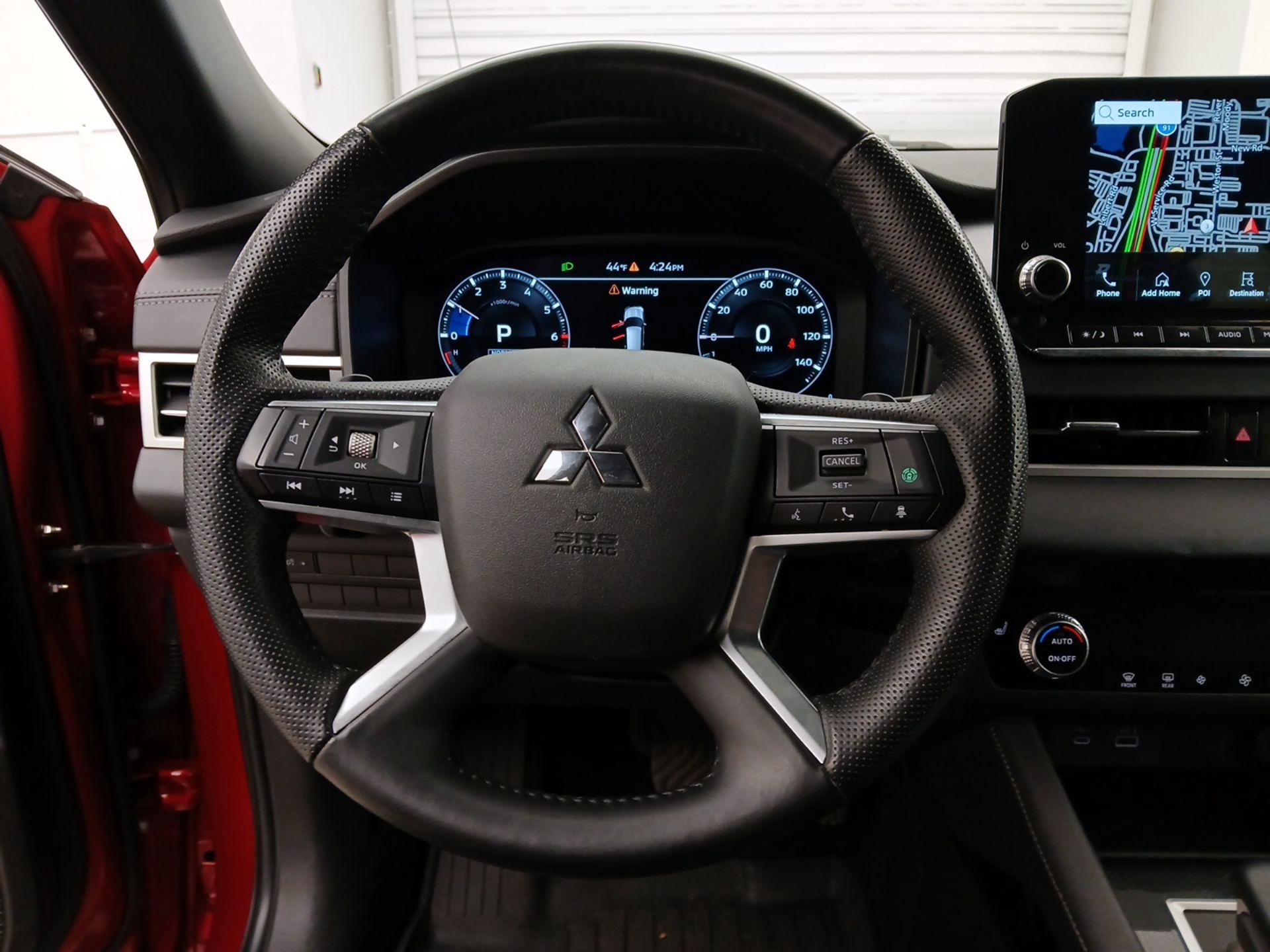 Thumbnail: 2023 Mitsubishi Outlander - 10