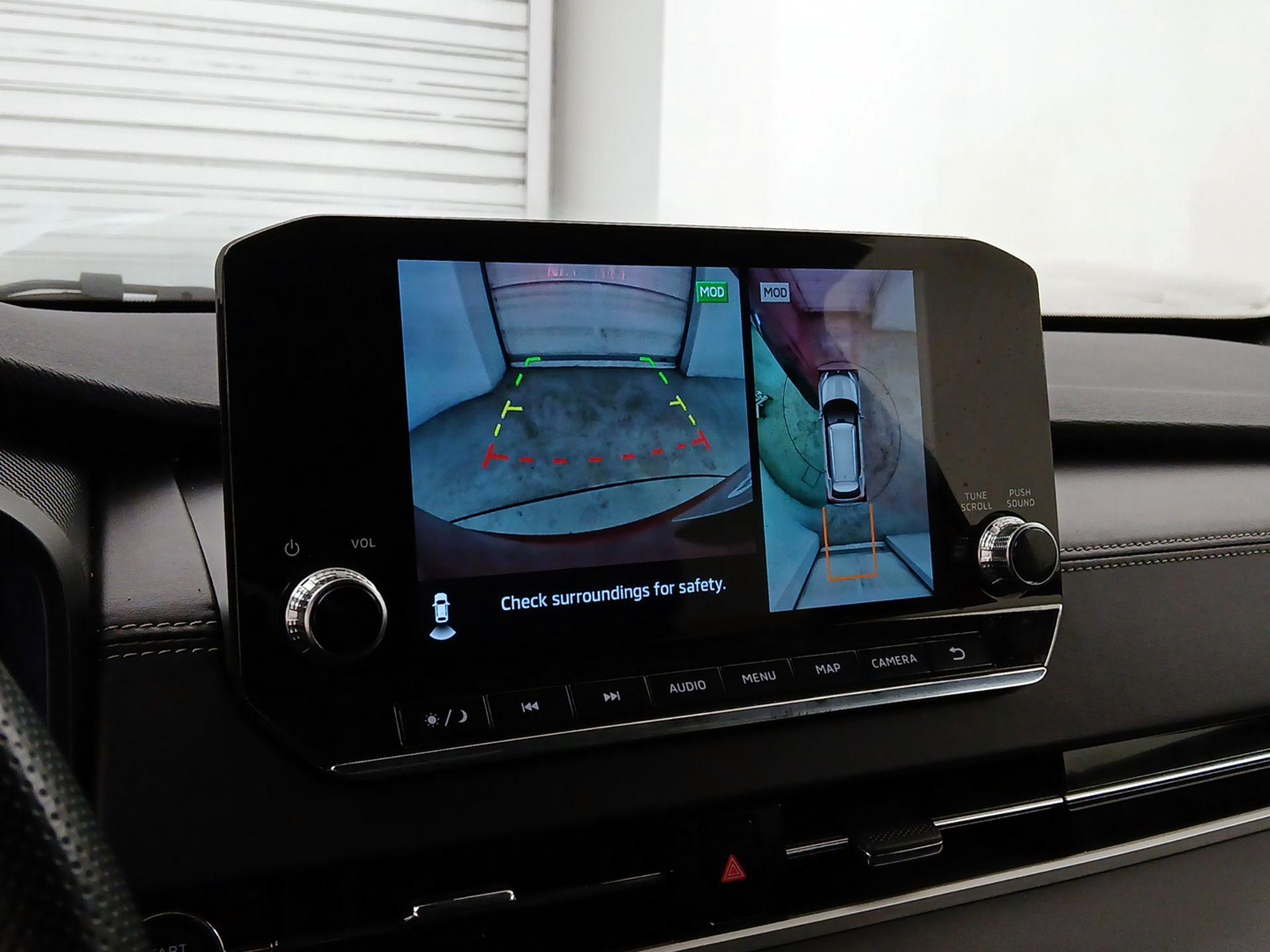 Thumbnail: 2023 Mitsubishi Outlander - 15