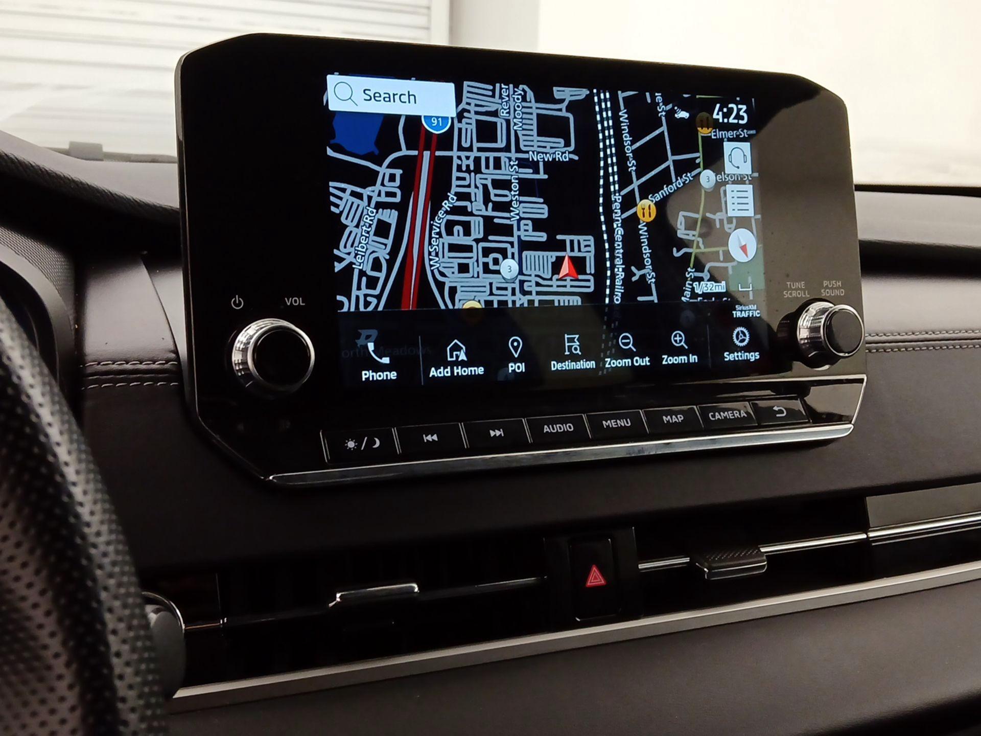 Thumbnail: 2023 Mitsubishi Outlander - 16